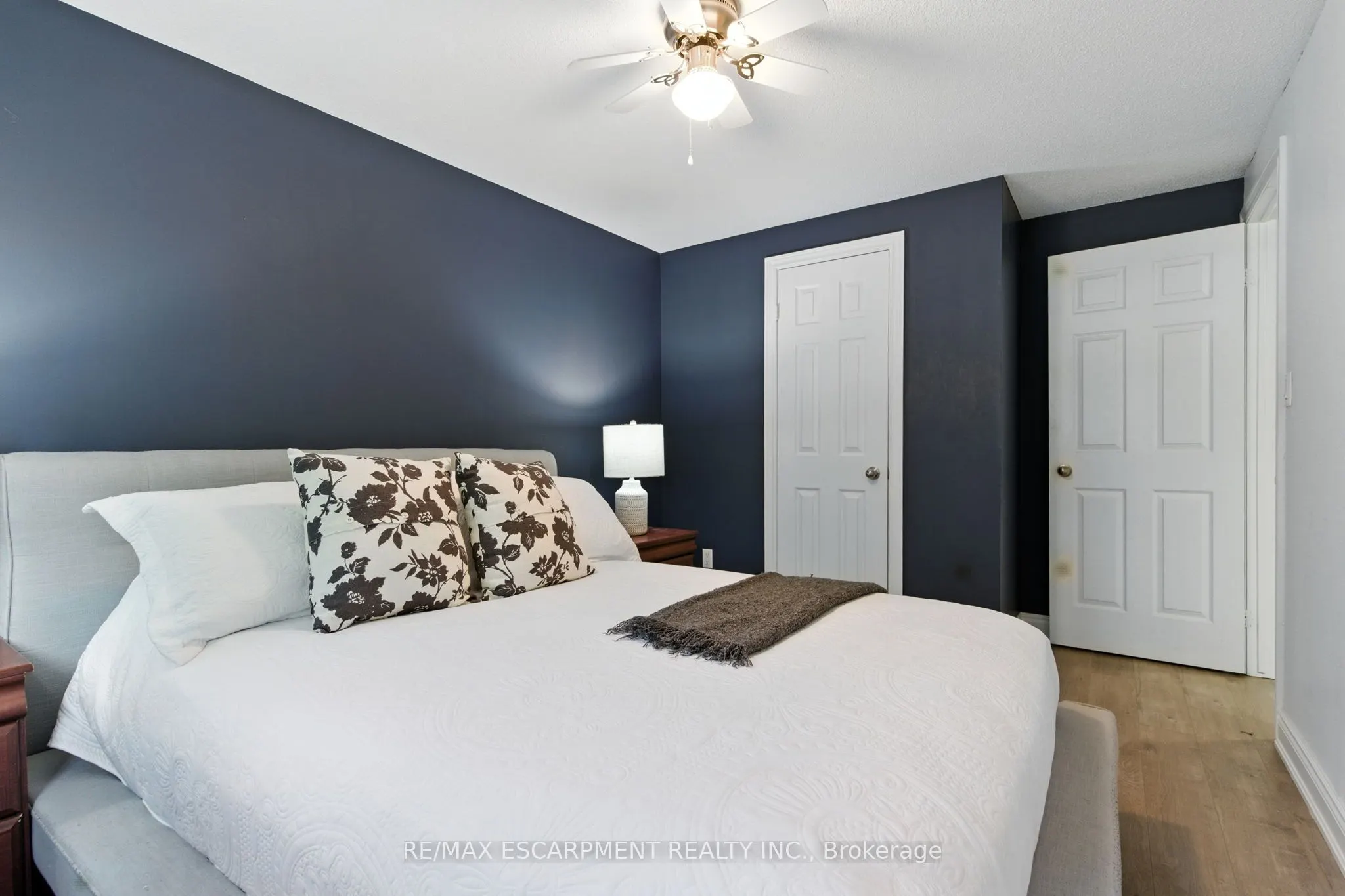 1 Royalwood Court, #5