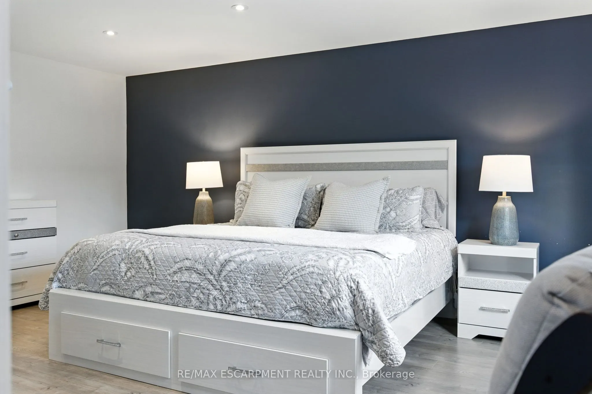 1 Royalwood Court, #5