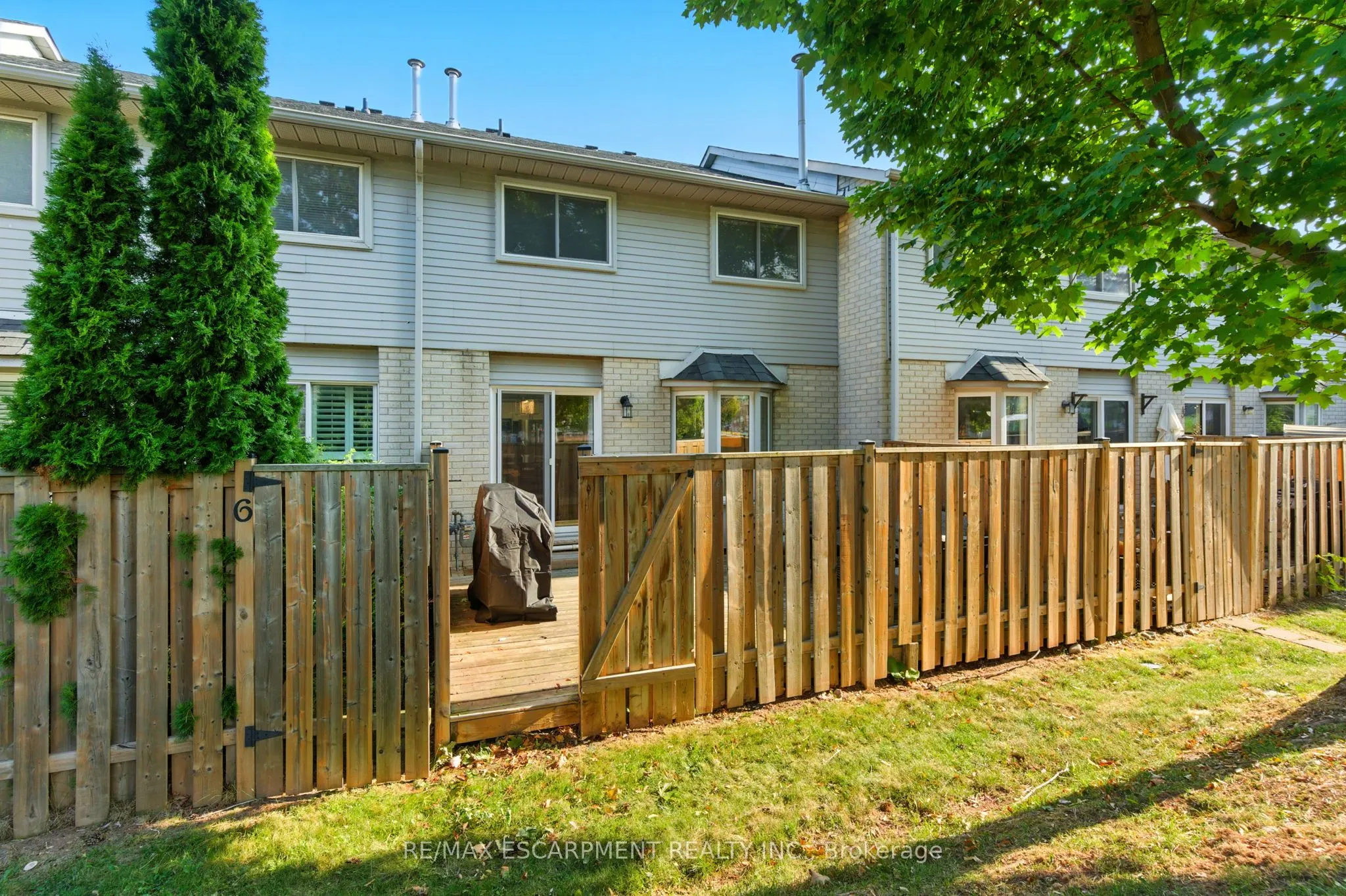 1 Royalwood Court, #5