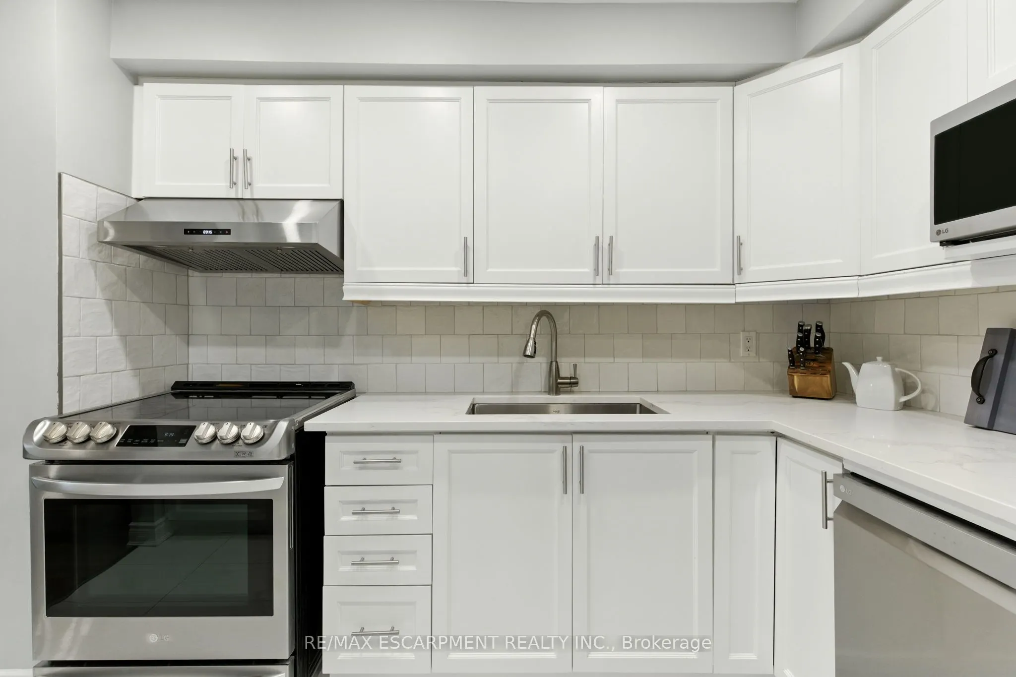 1 Royalwood Court, #5