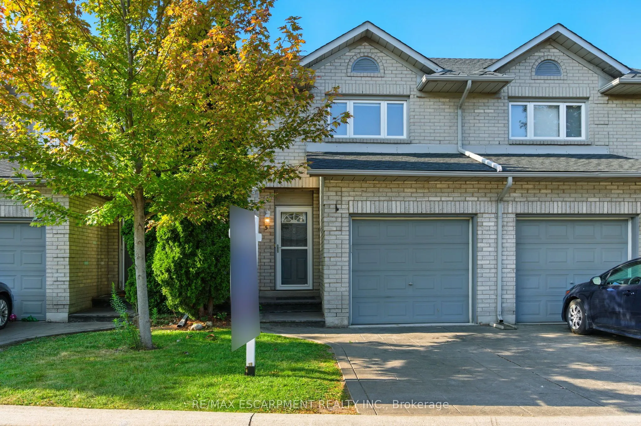 1 Royalwood Court, #5