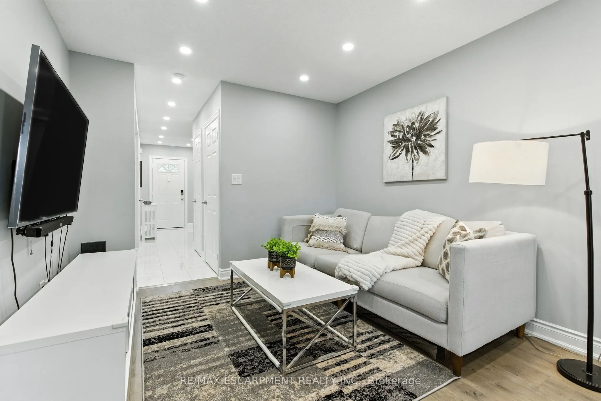 1 Royalwood Court, #5