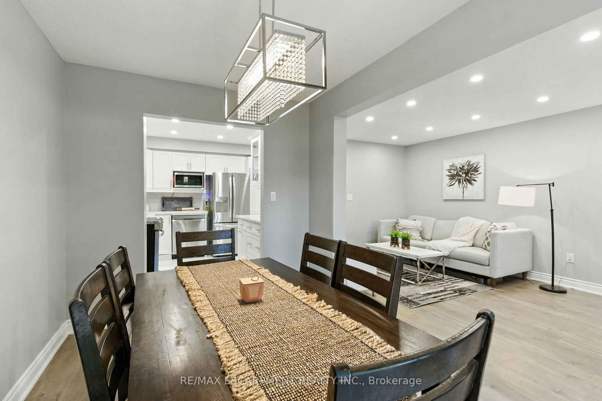 1 Royalwood Court, #5
