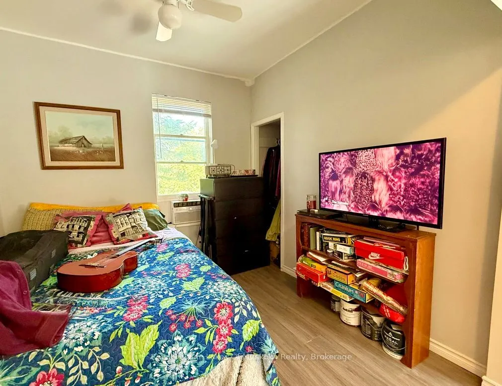 4 Duncan Street E