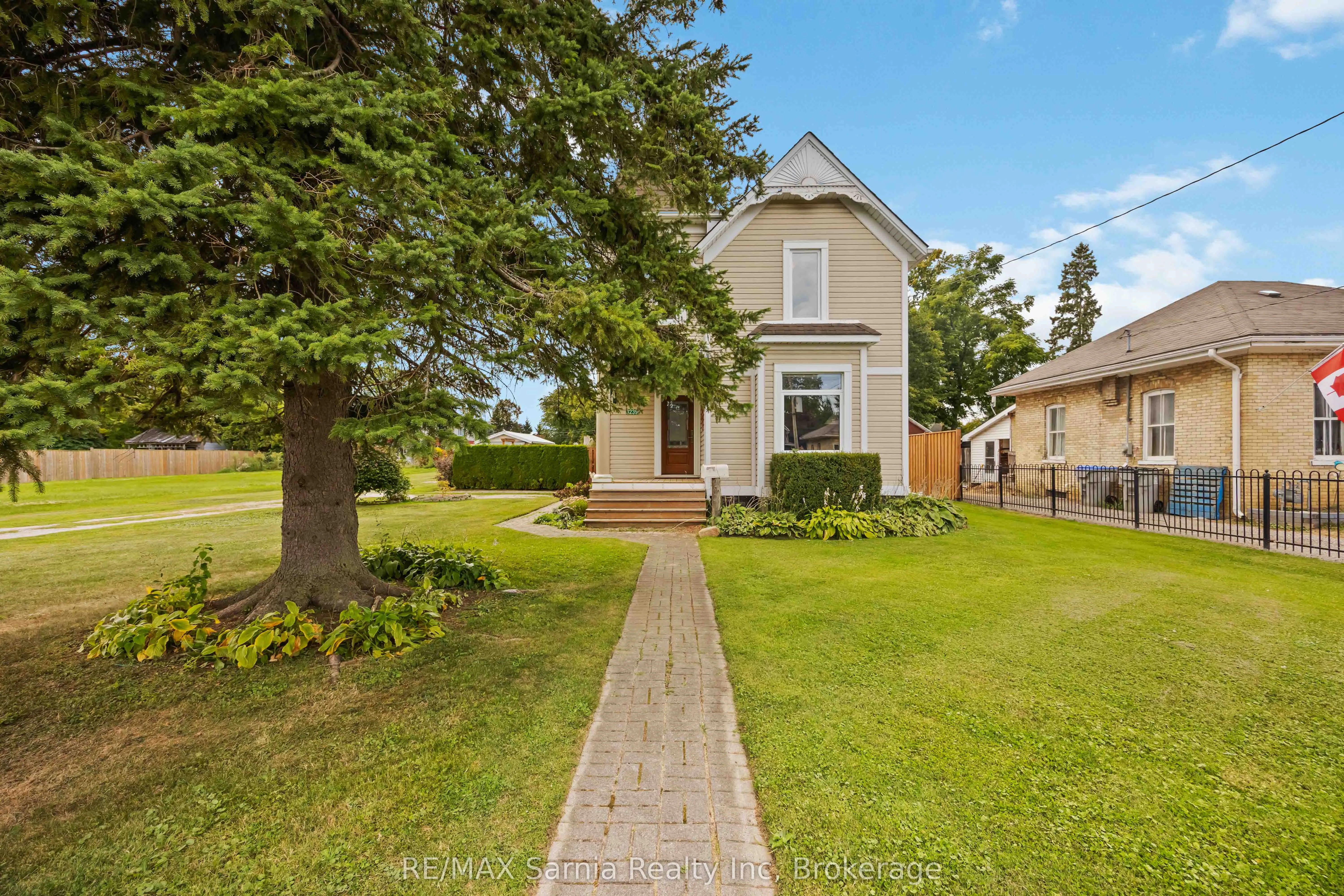 3239 Elgin Street