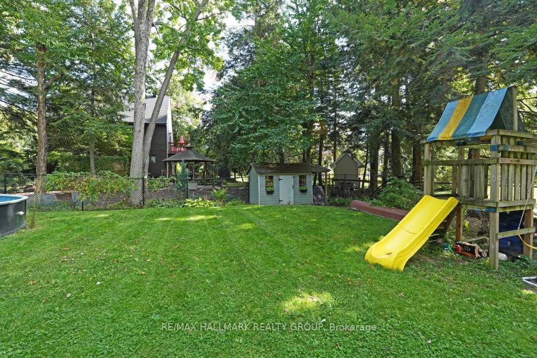 5498 Edgewater Drive