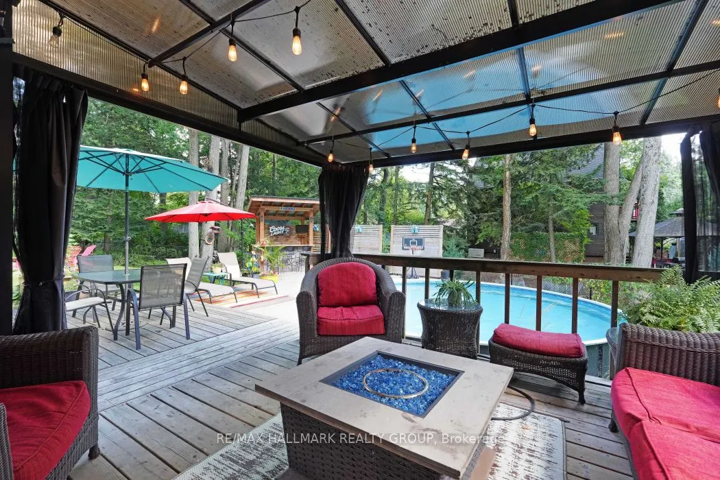 5498 Edgewater Drive