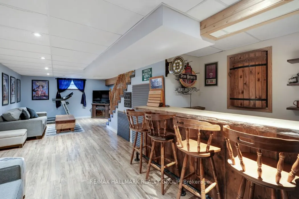 5498 Edgewater Drive