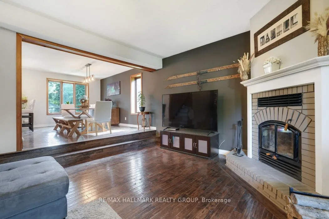 5498 Edgewater Drive