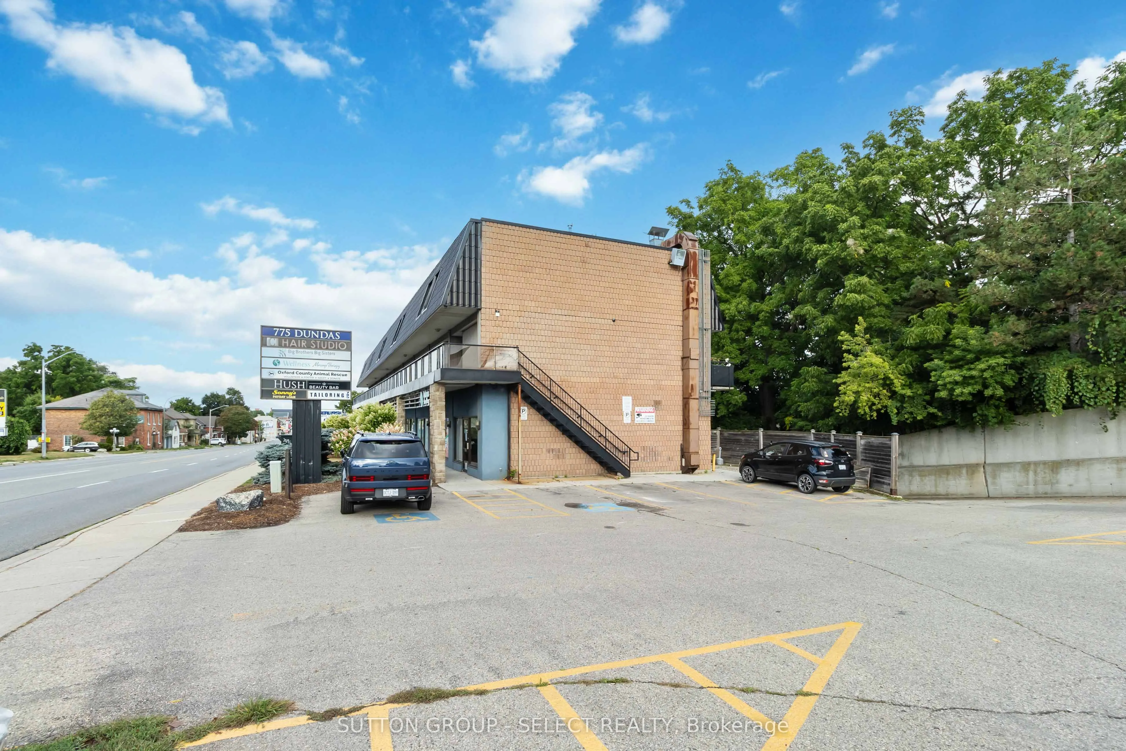 795 Dundas Street