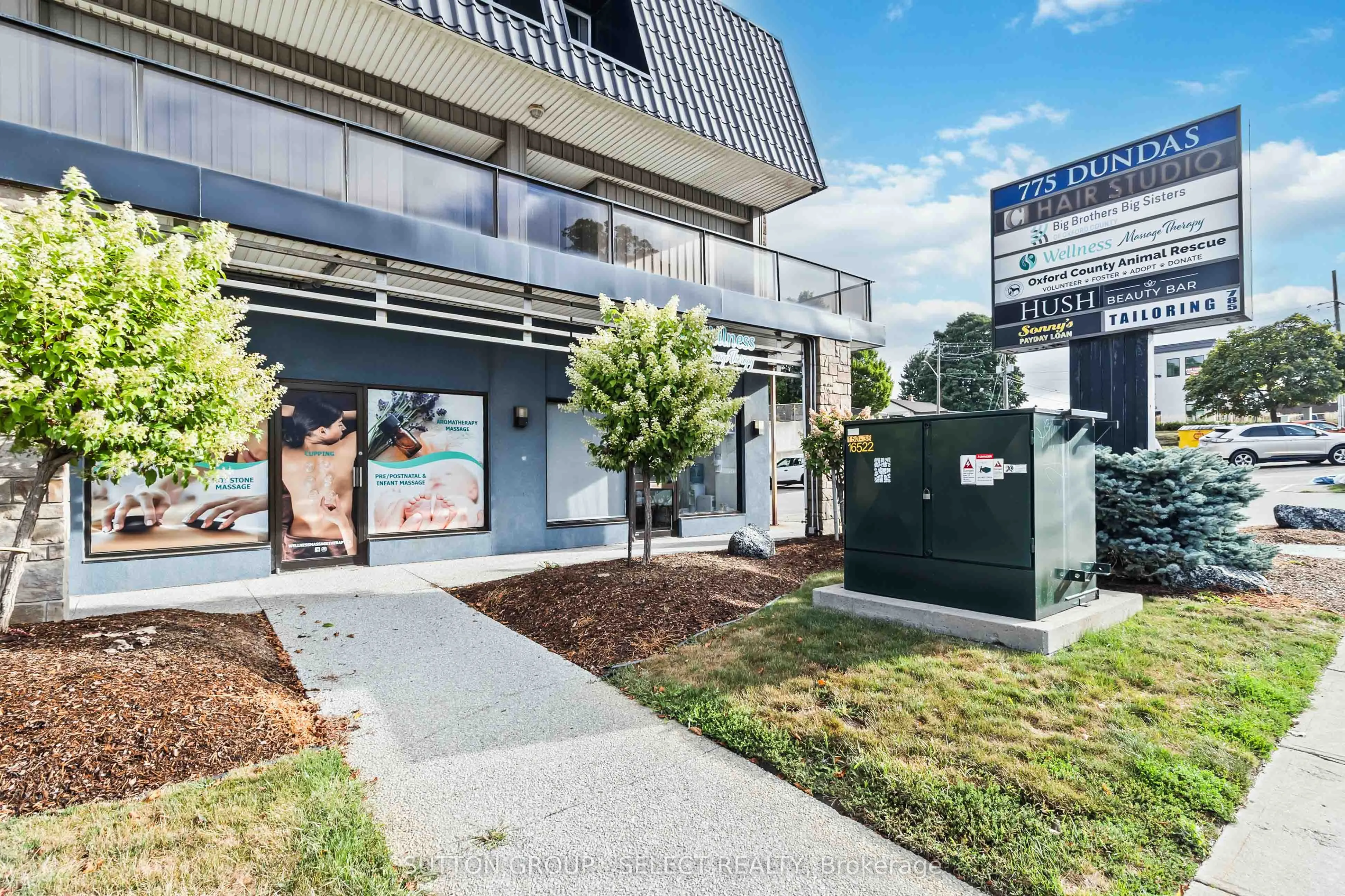 795 Dundas Street