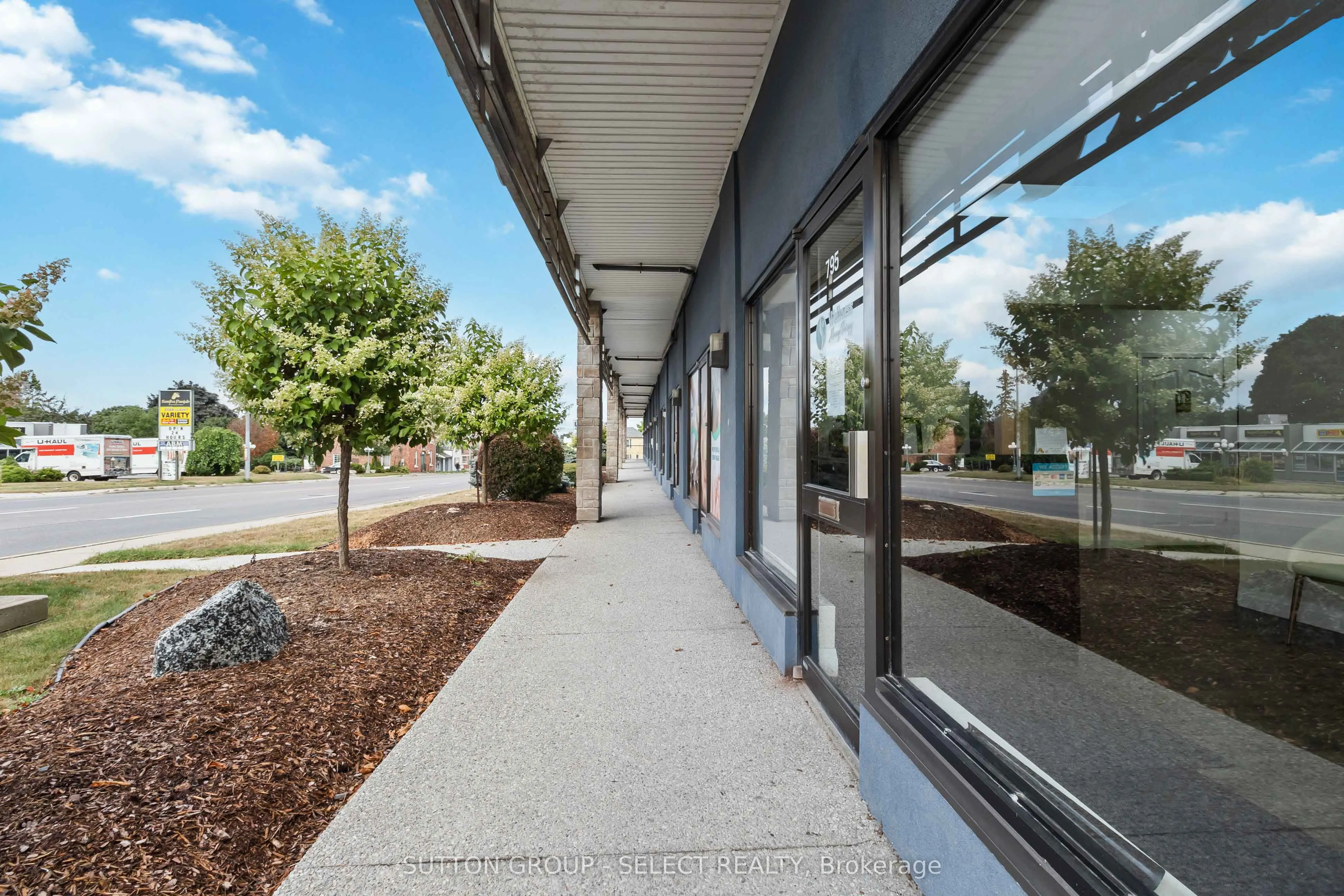 795 Dundas Street