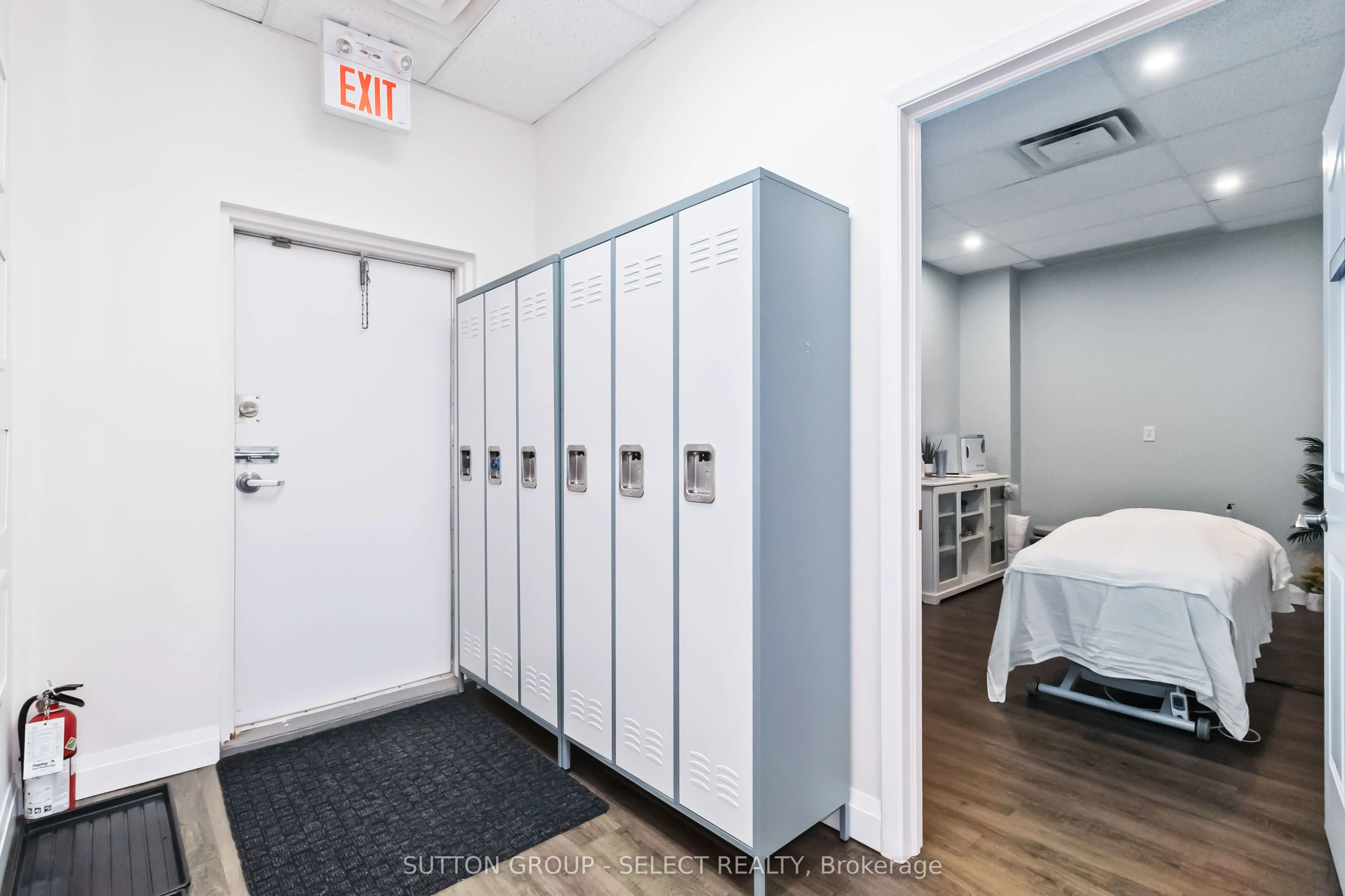 795 Dundas Street