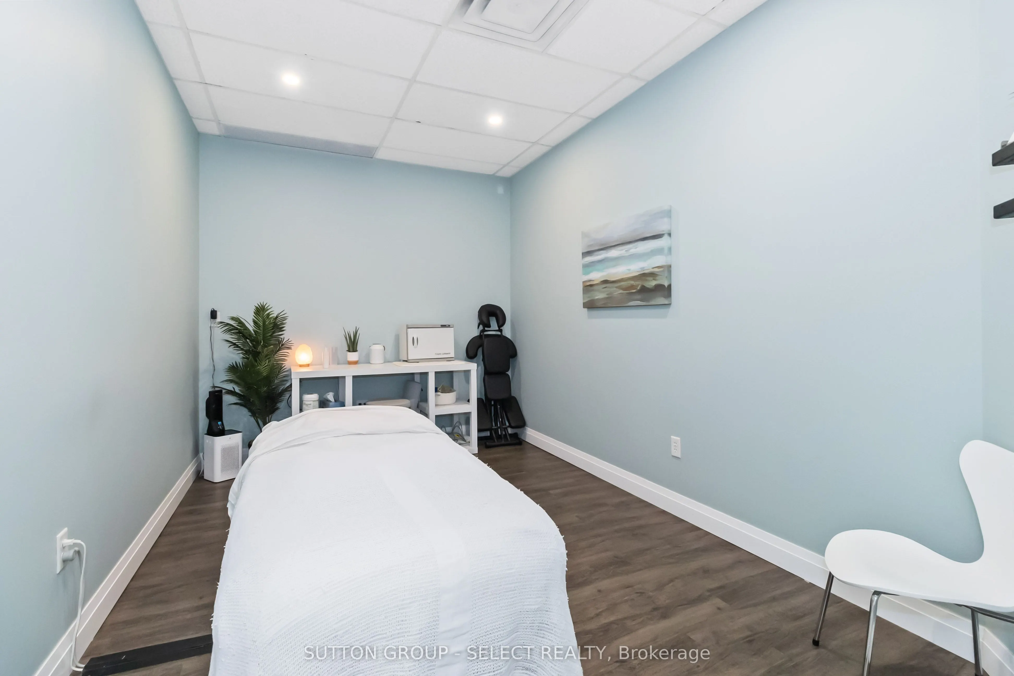 795 Dundas Street