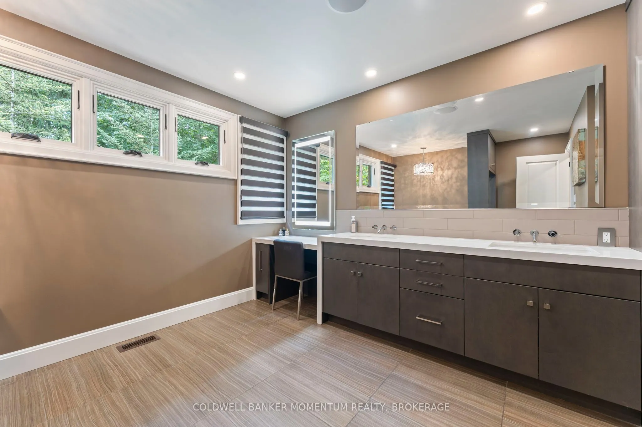 25 Sunset Drive