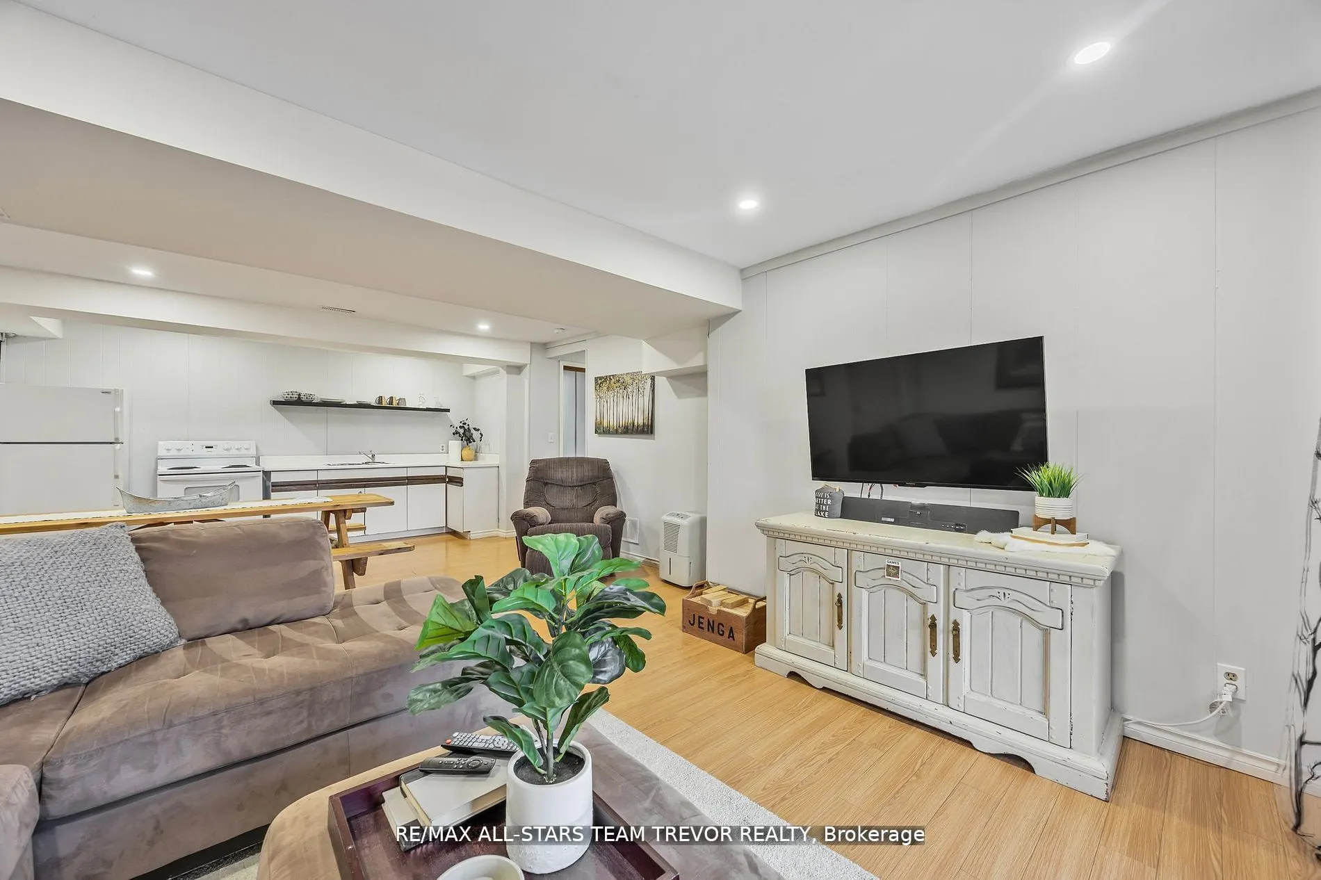 143 Chalet Crescent
