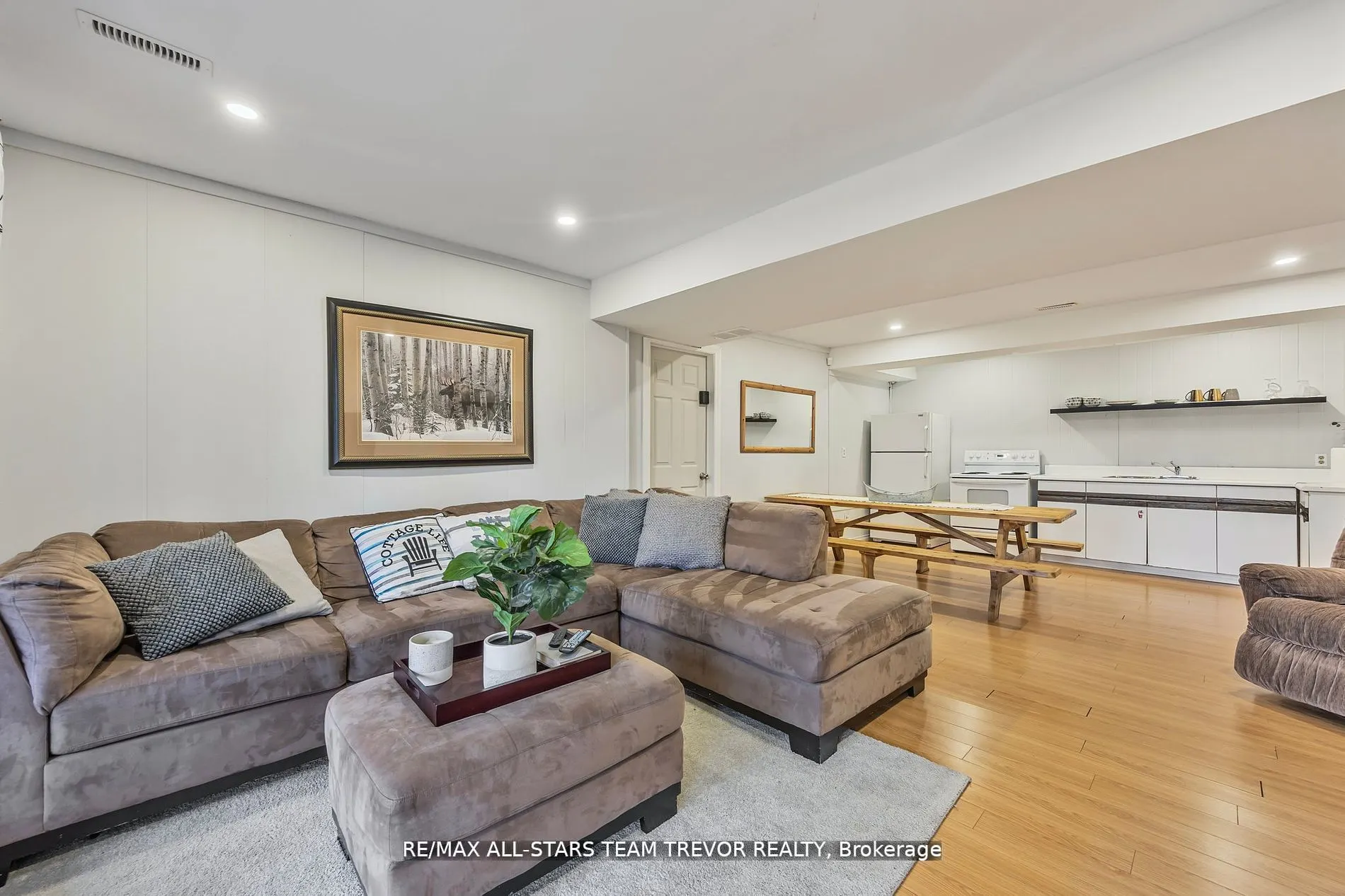 143 Chalet Crescent