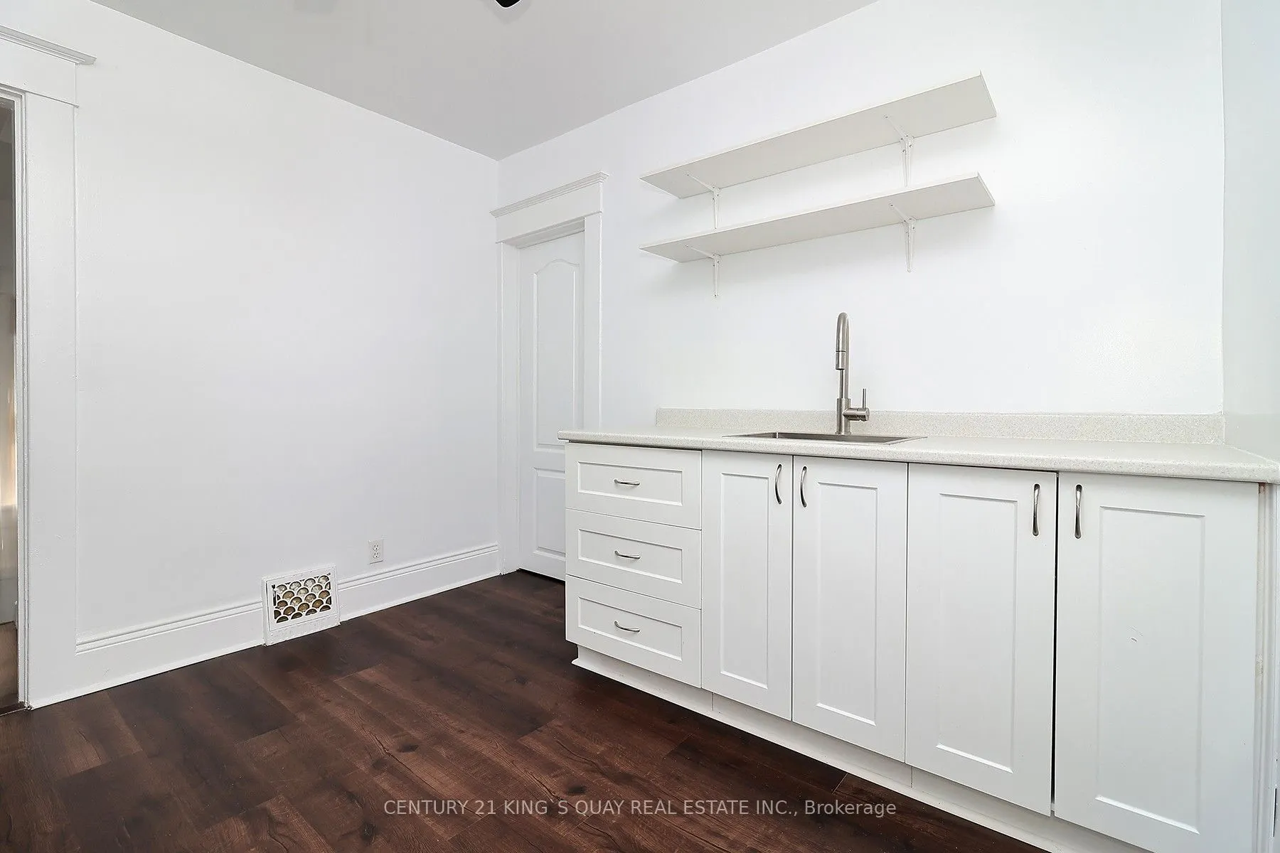 51 Albert Street S
