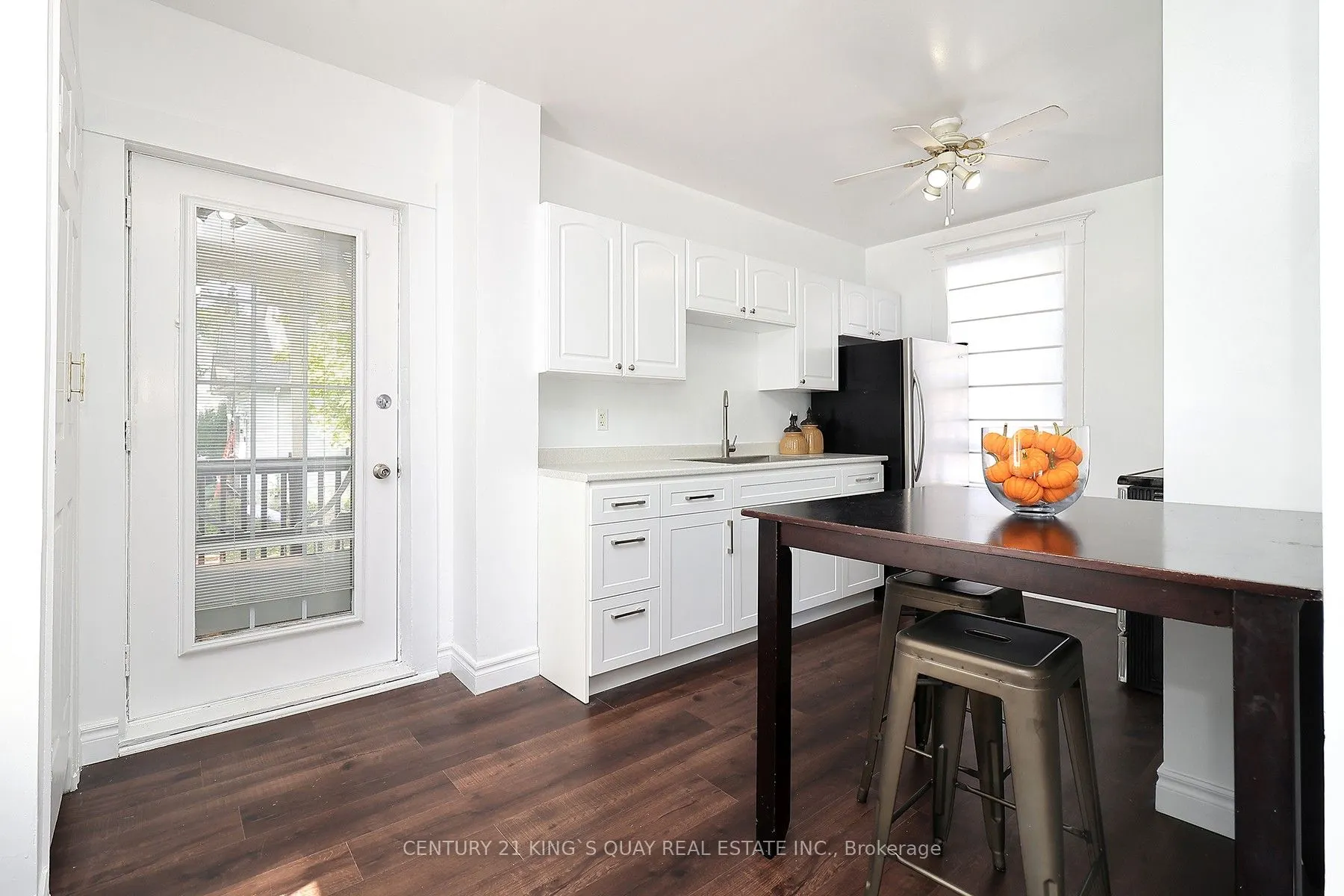 51 Albert Street S