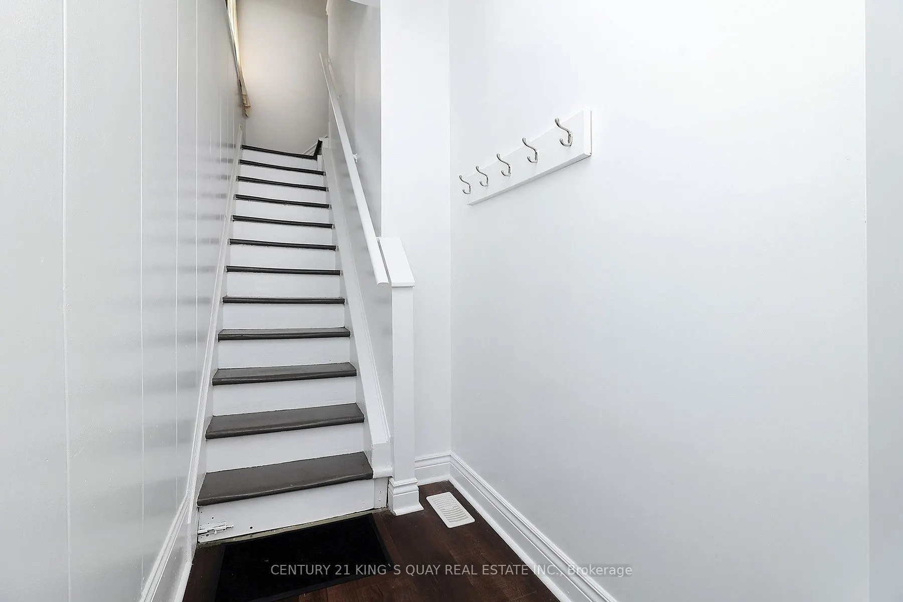 51 Albert Street S