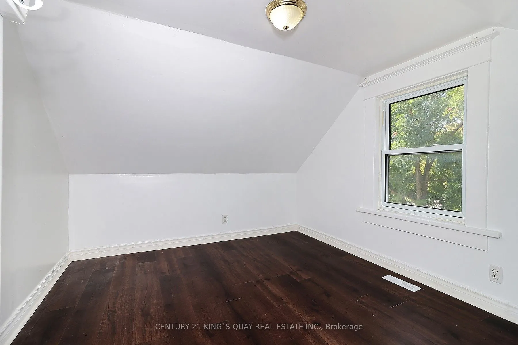 51 Albert Street S