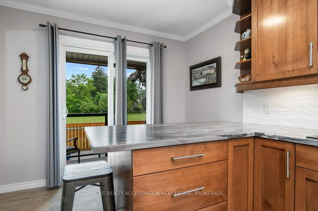 252 Bridge Street W