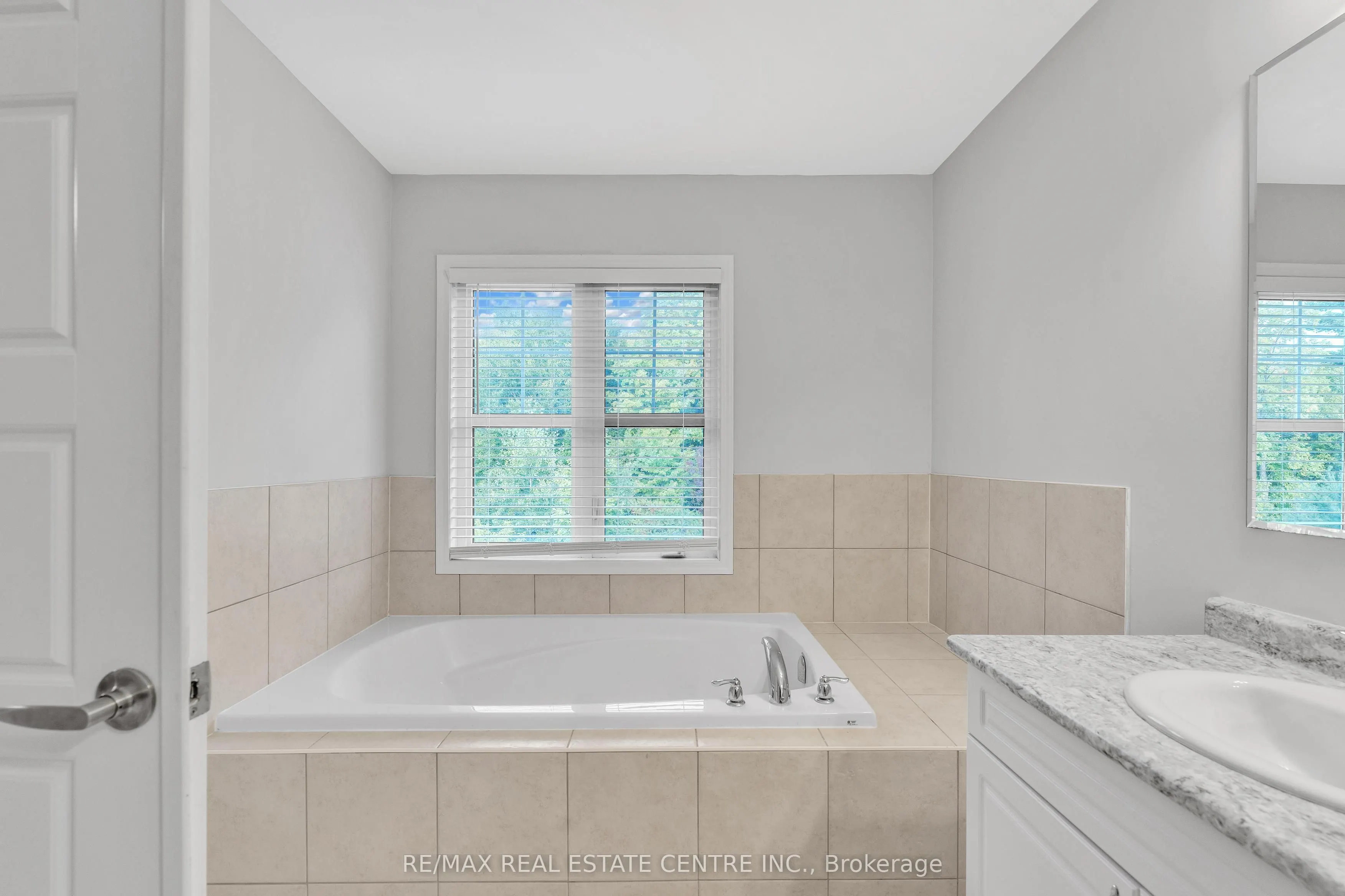 260 Shady Glen Crescent