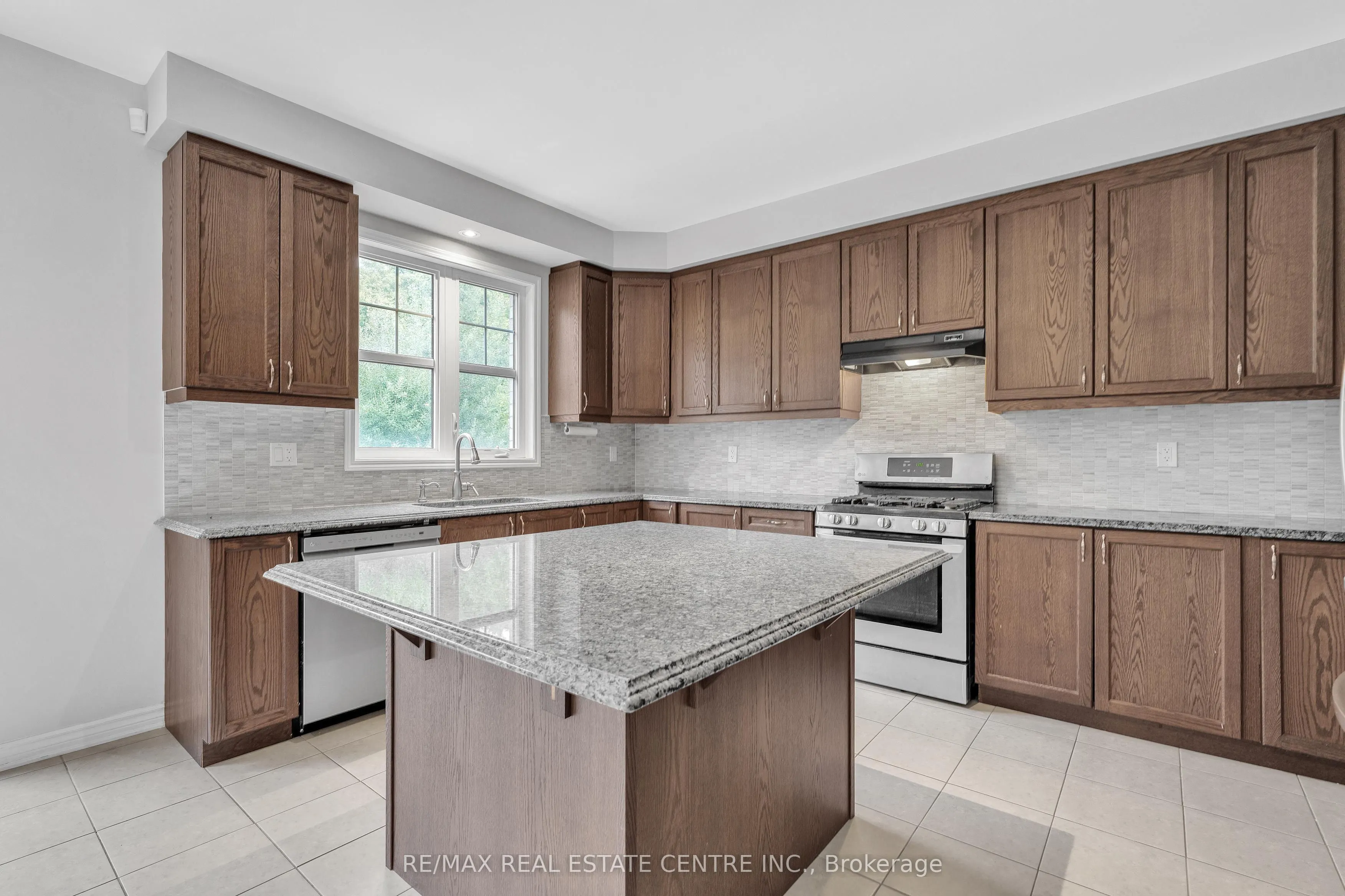 260 Shady Glen Crescent
