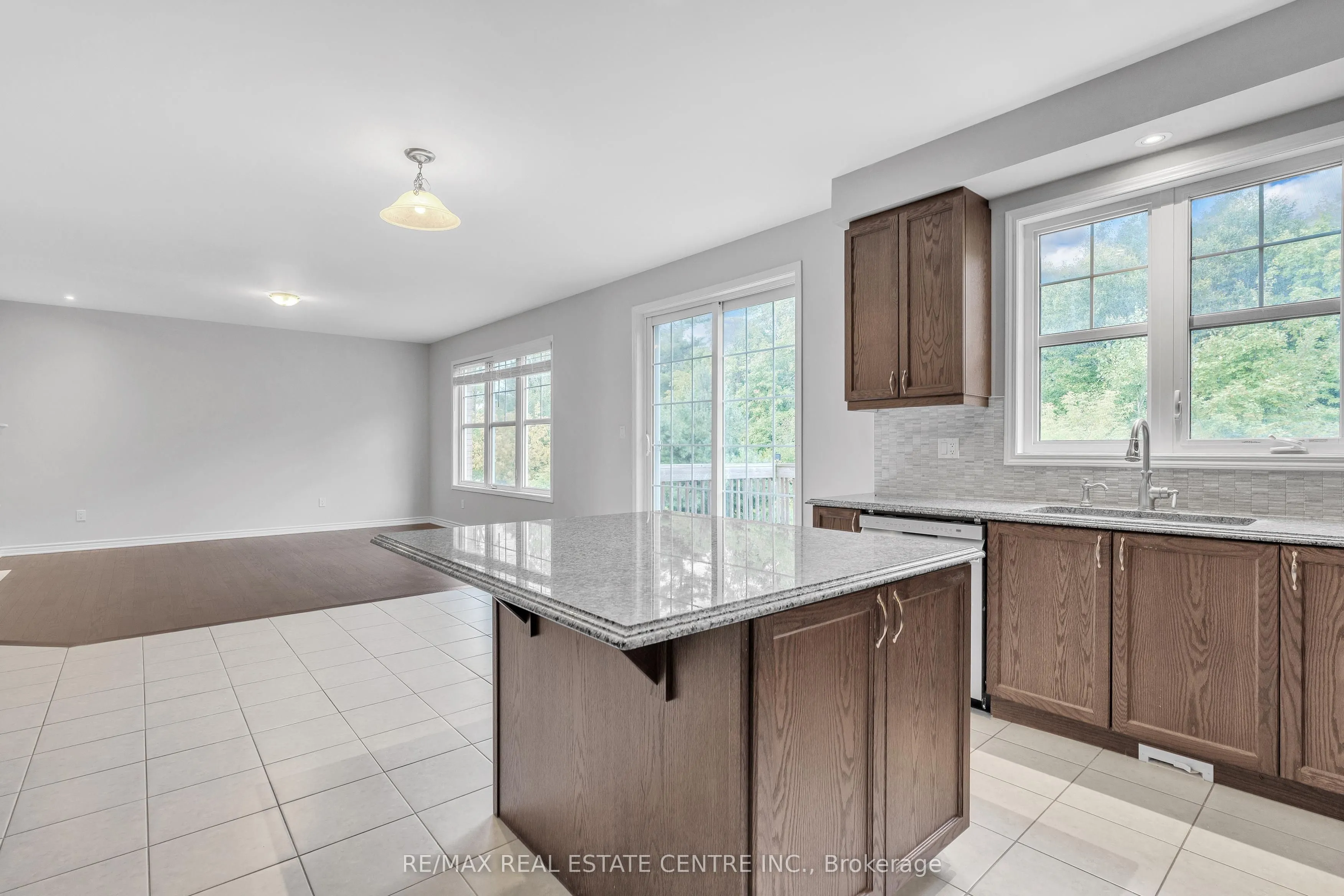 260 Shady Glen Crescent
