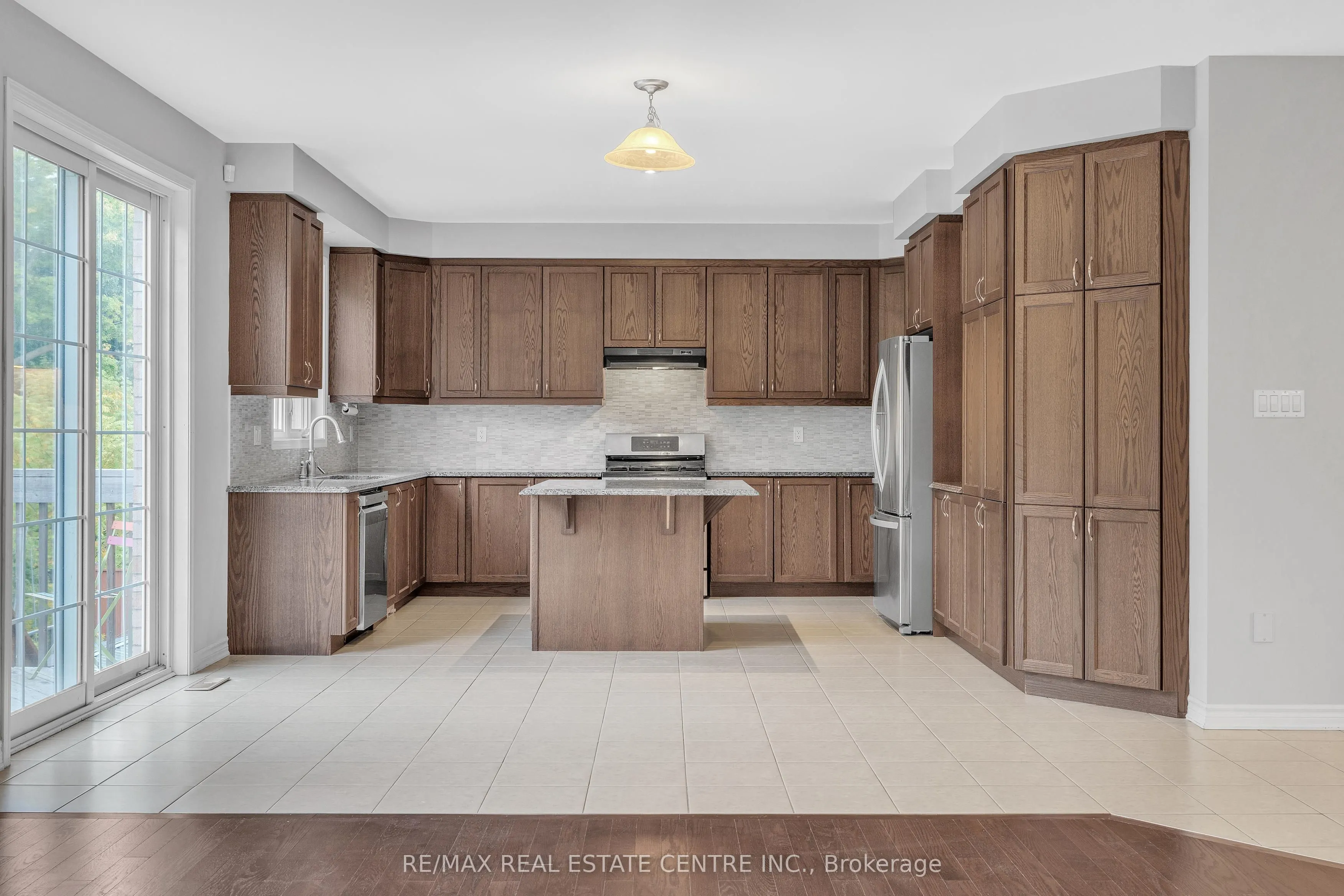 260 Shady Glen Crescent