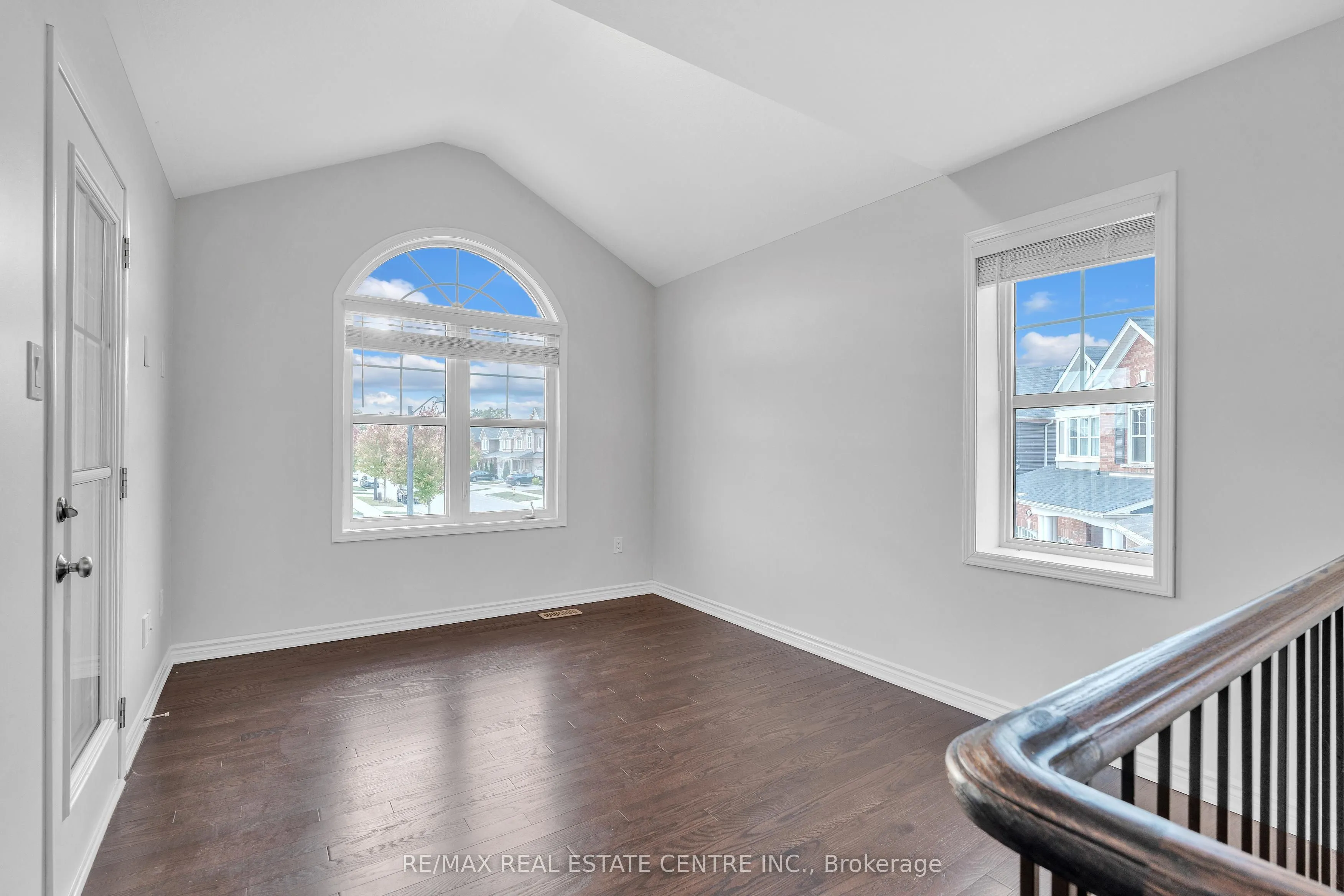 260 Shady Glen Crescent