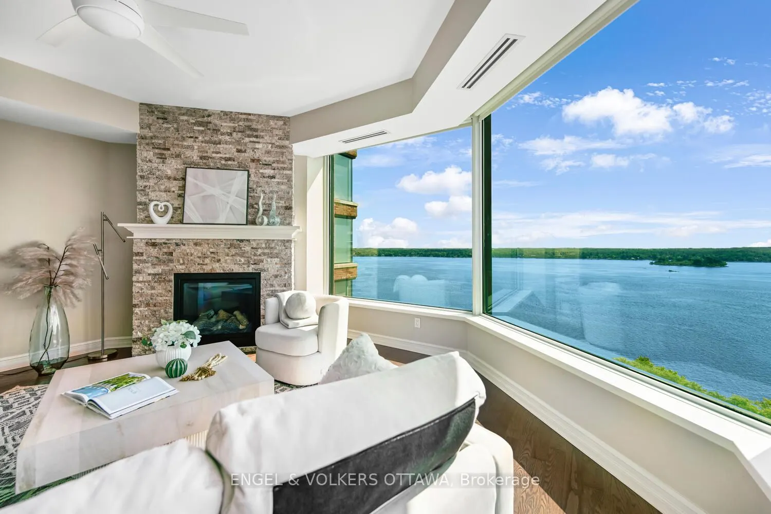 15 St Andrew Street, #1702