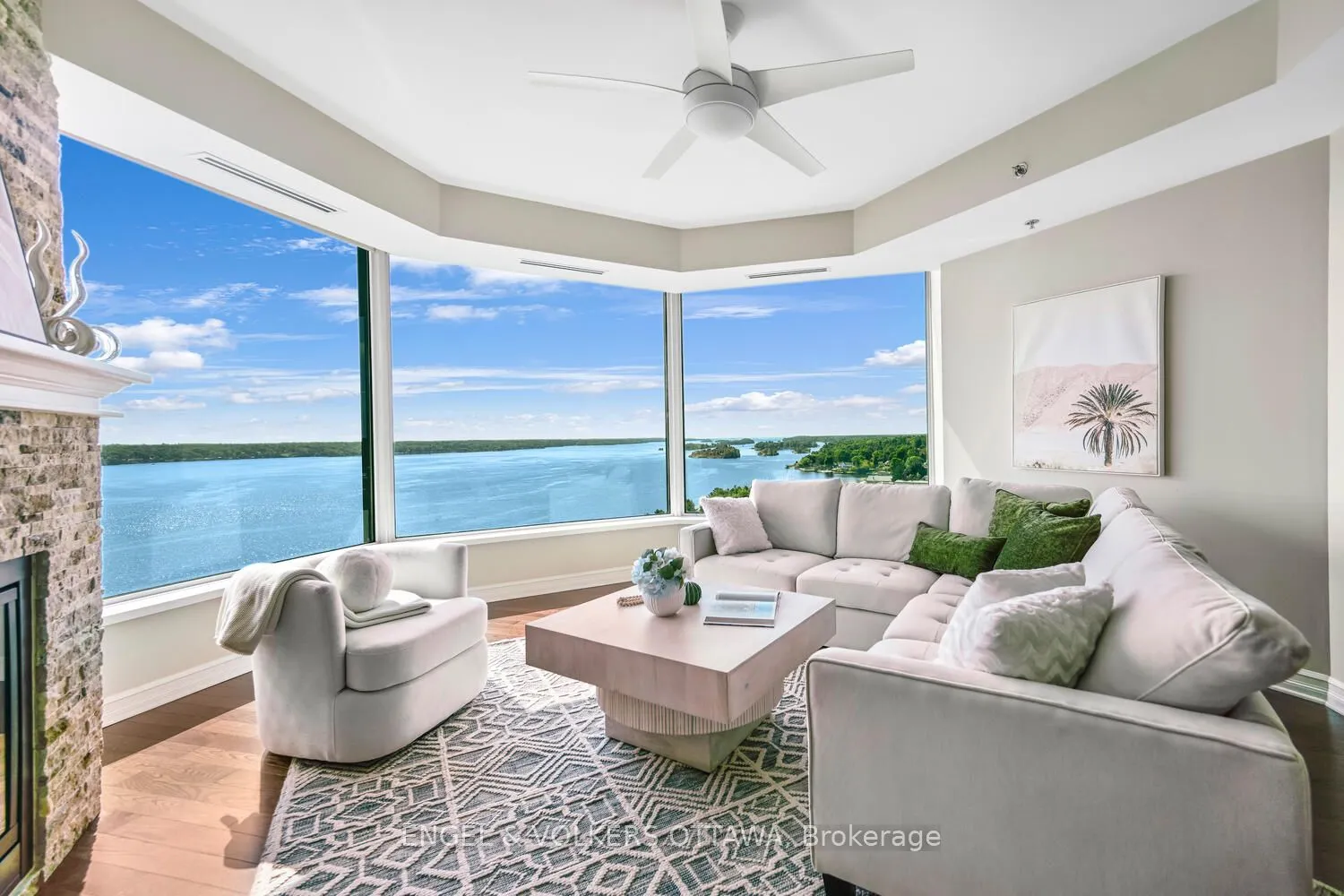 15 St Andrew Street, #1702