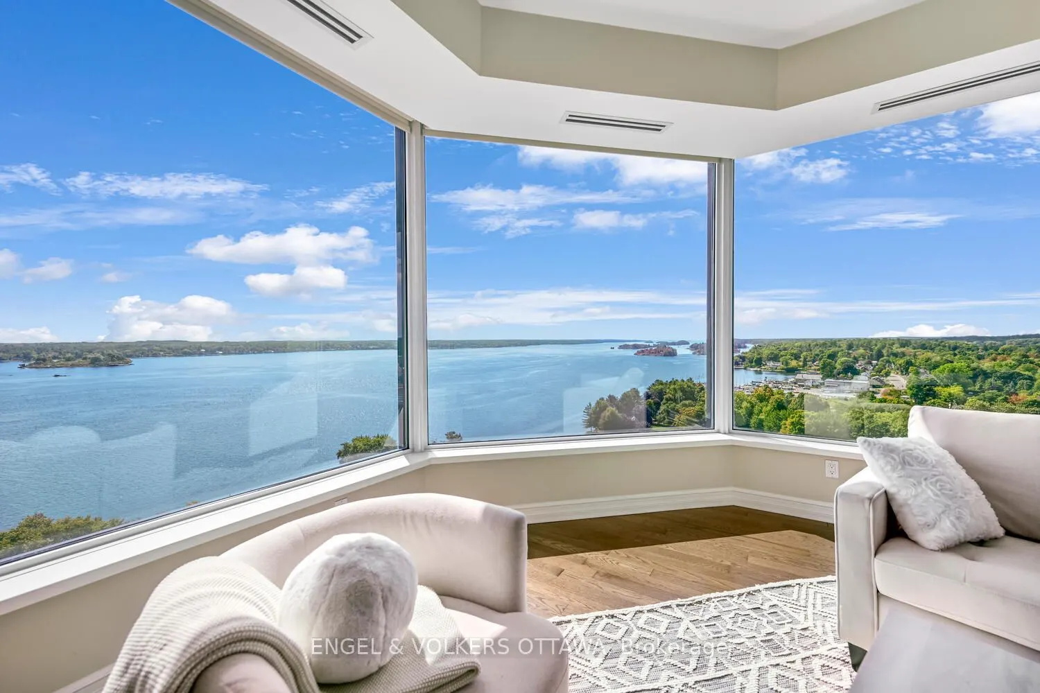 15 St Andrew Street, #1702