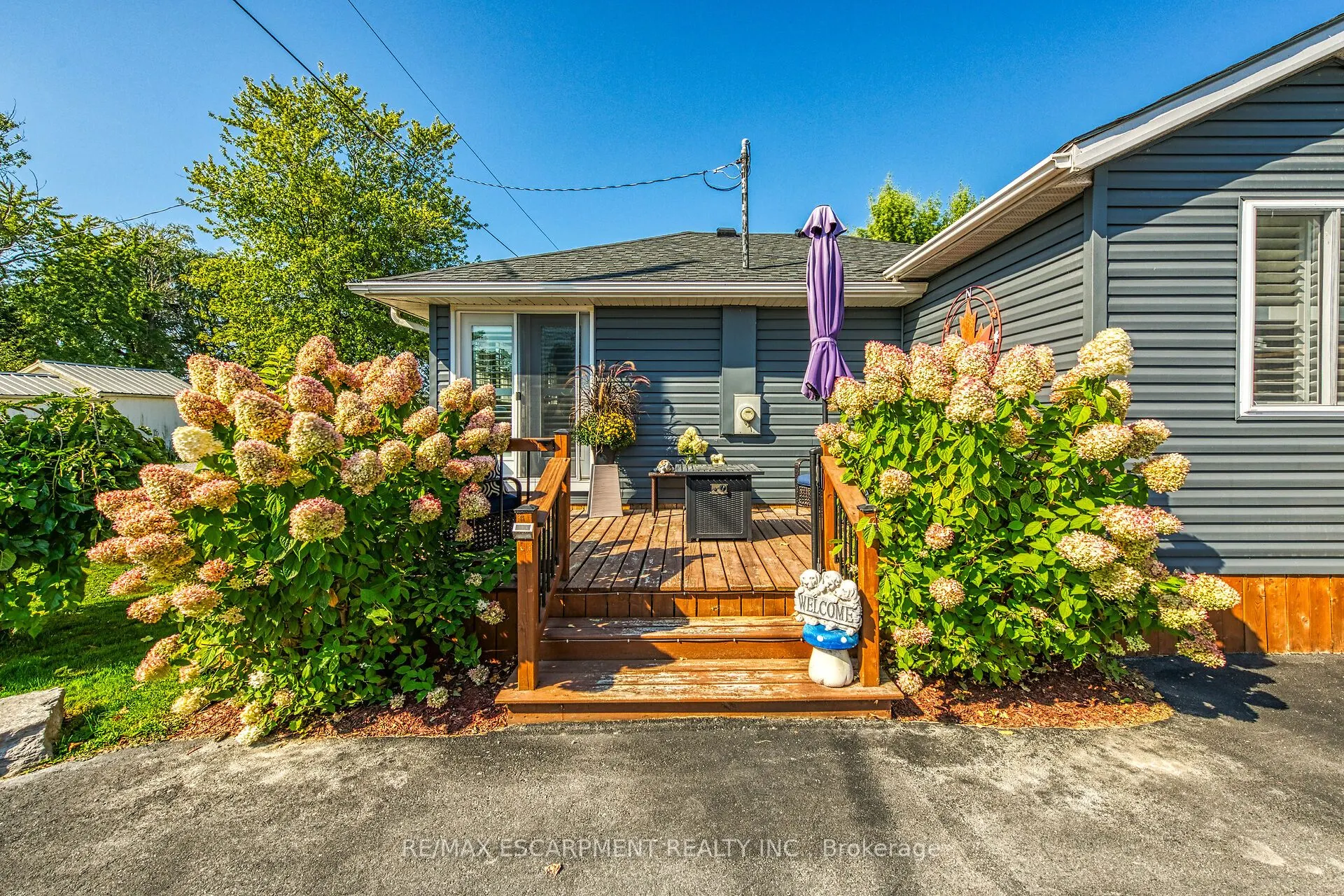 2011 Lakeshore Road
