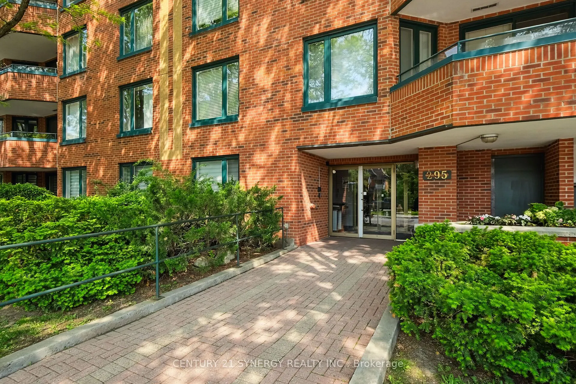 295 Gilmour Street, #104
