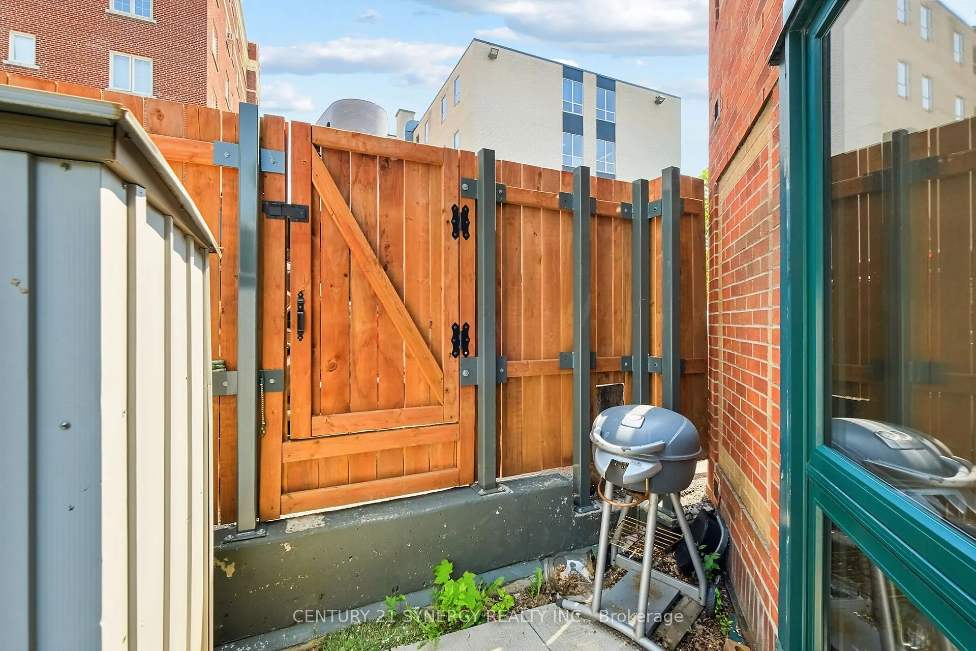295 Gilmour Street, #104