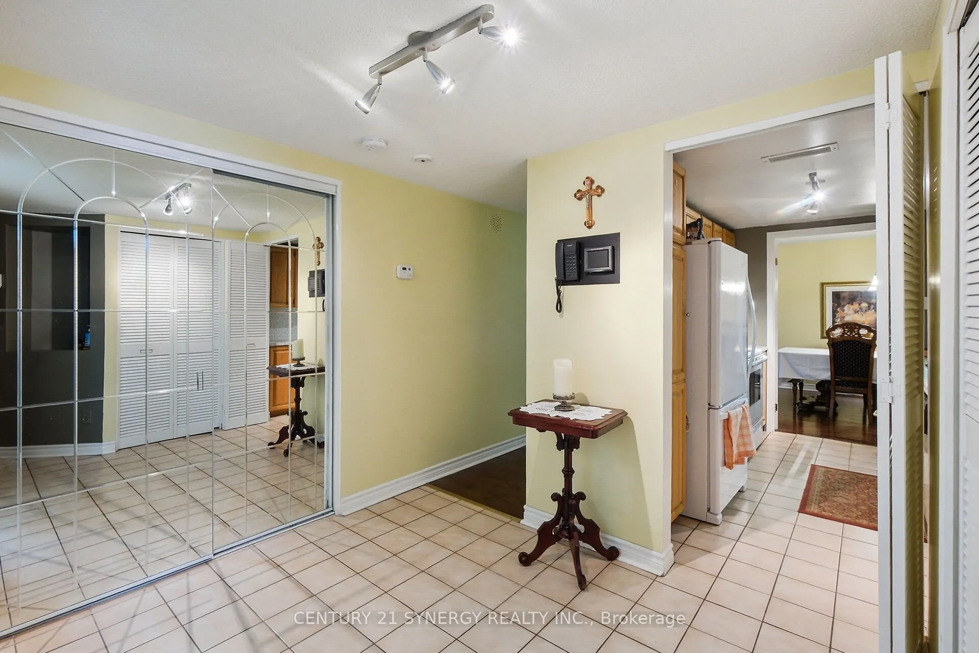 295 Gilmour Street, #104