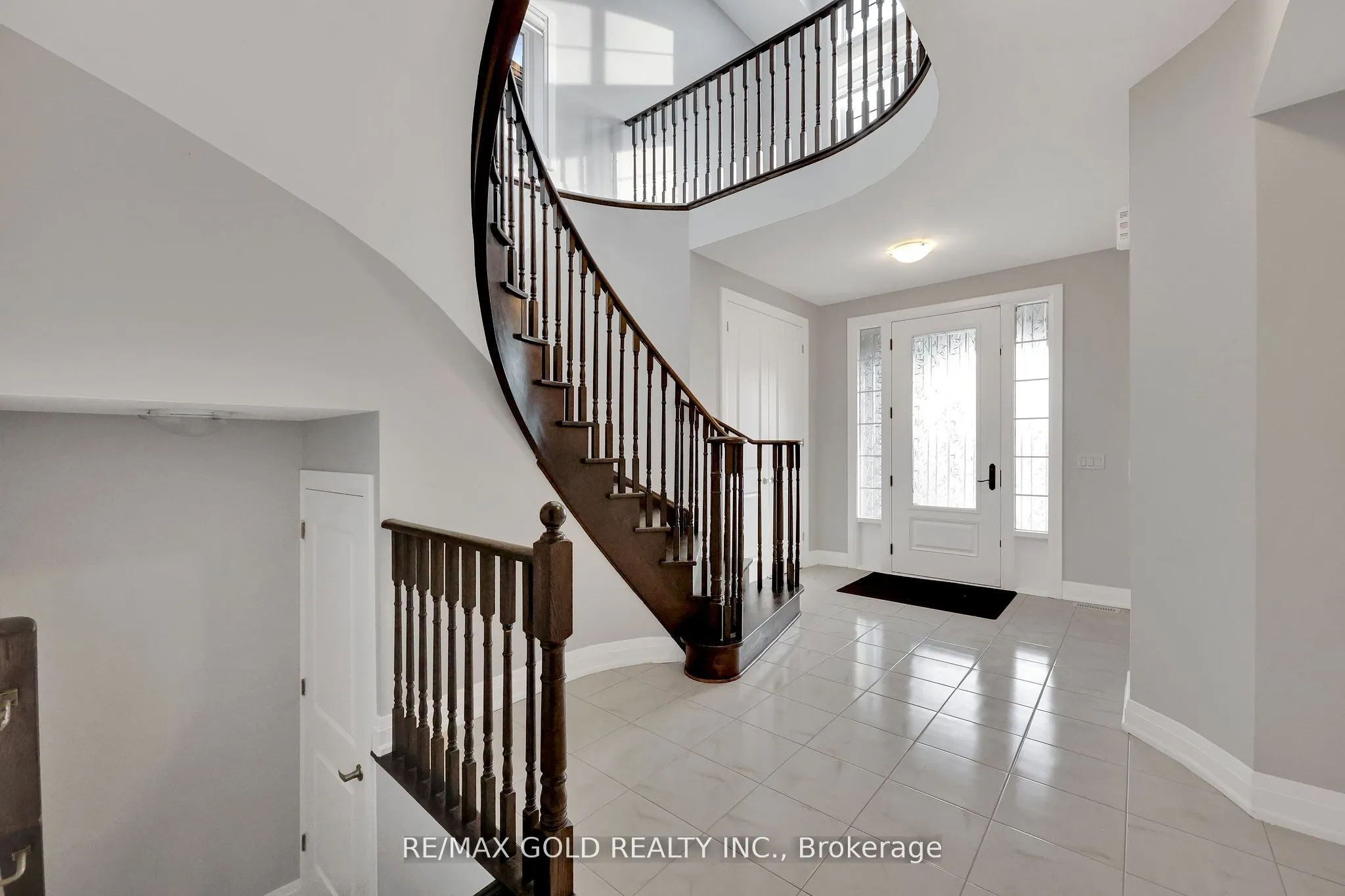 803 Queenston Boulevard