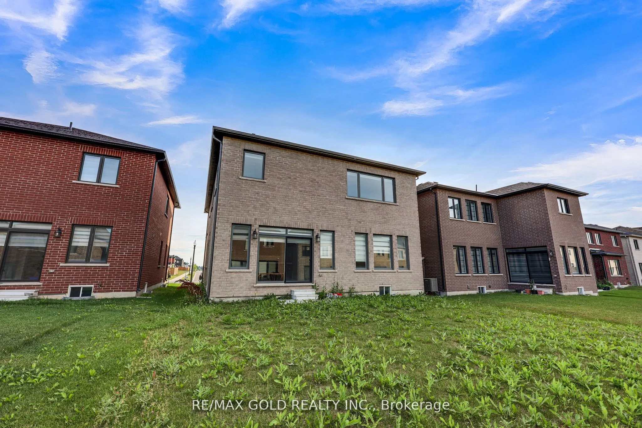 803 Queenston Boulevard