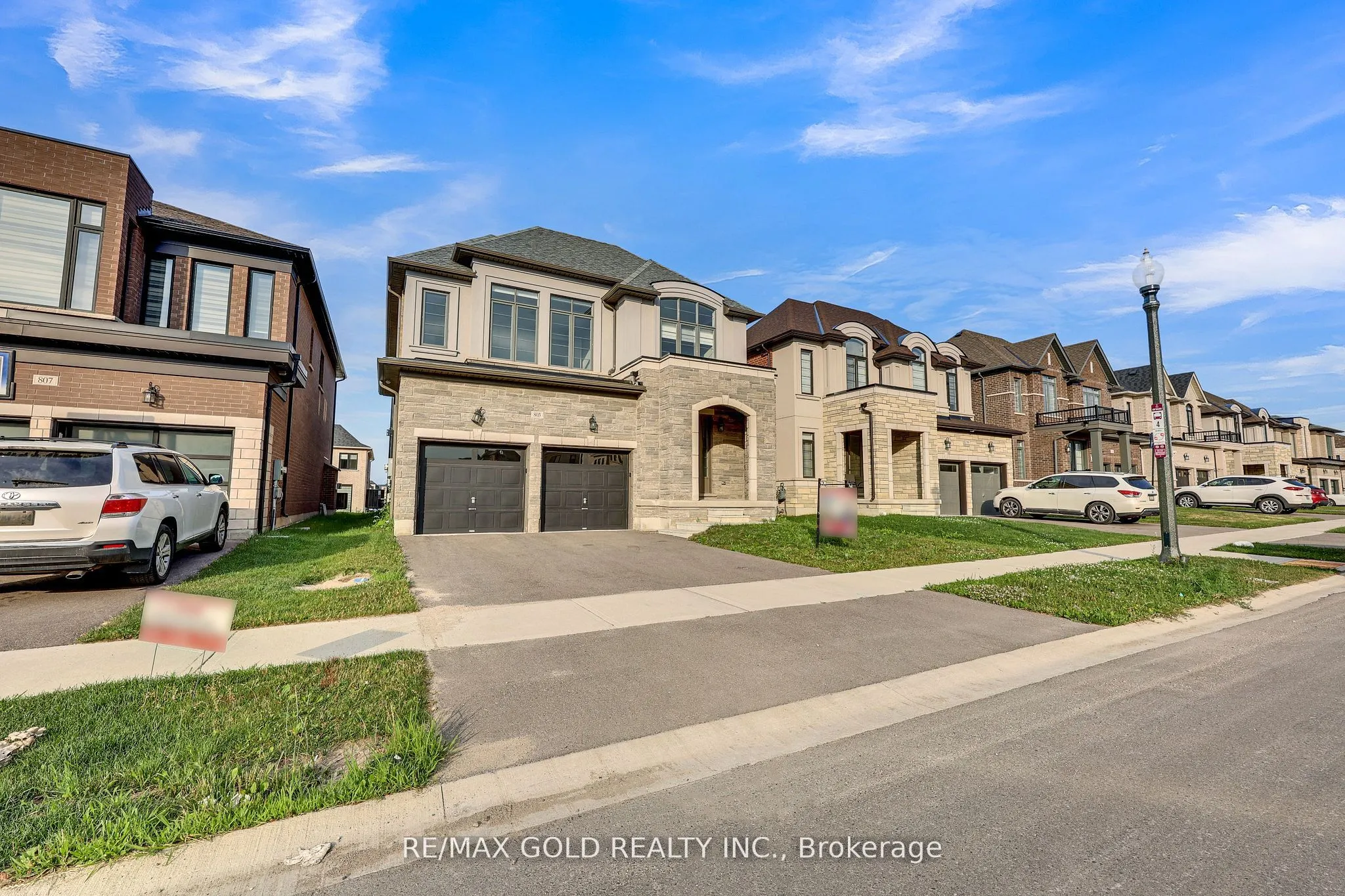 803 Queenston Boulevard