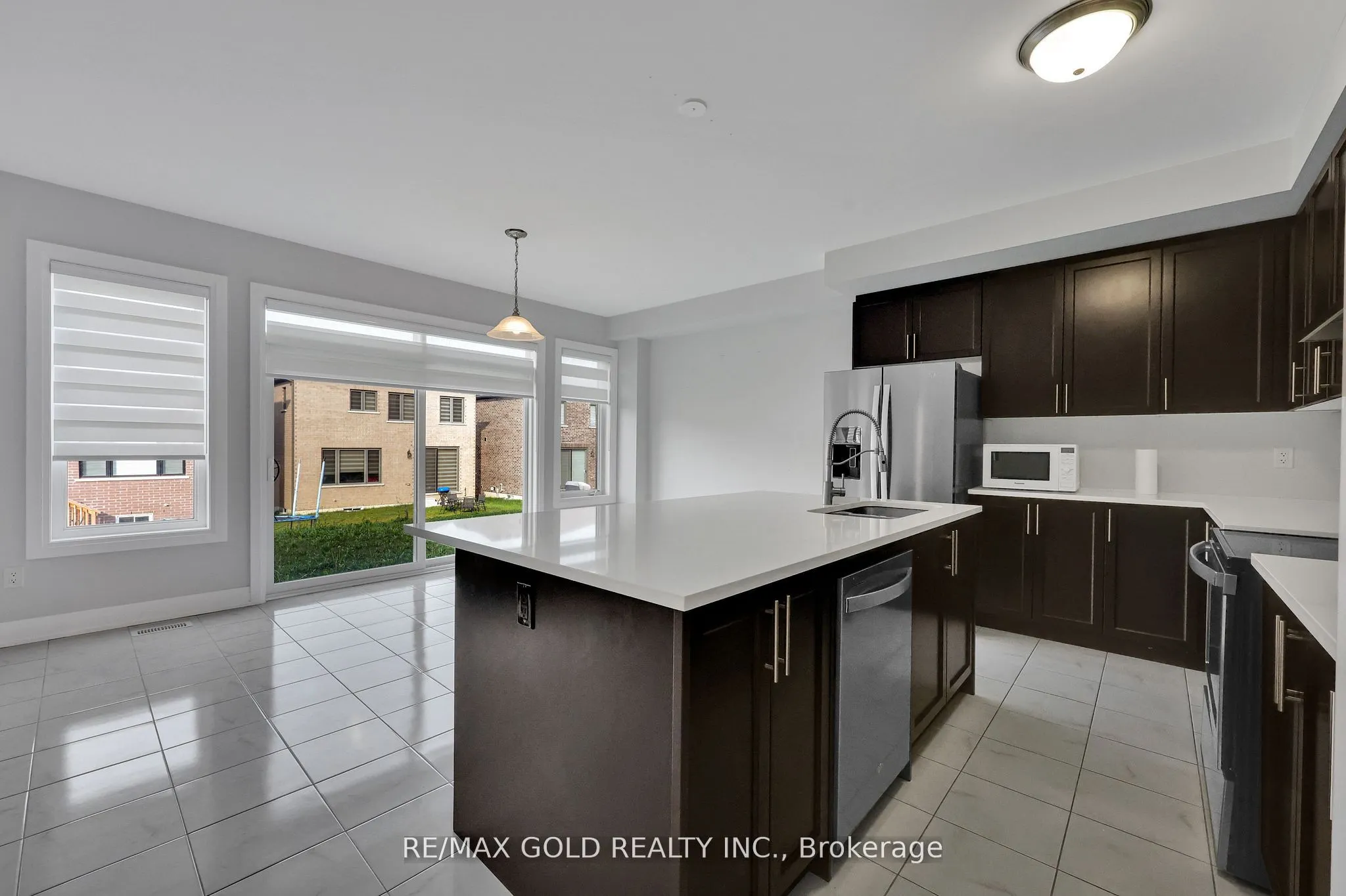 803 Queenston Boulevard