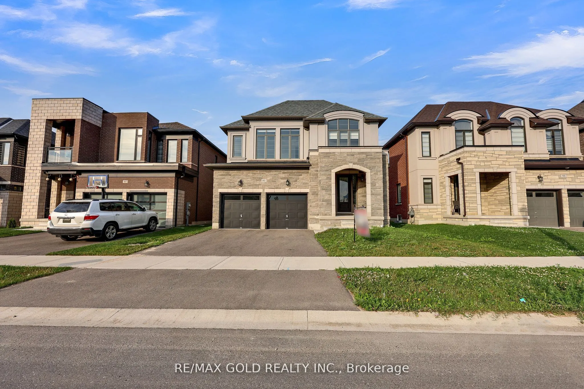 803 Queenston Boulevard