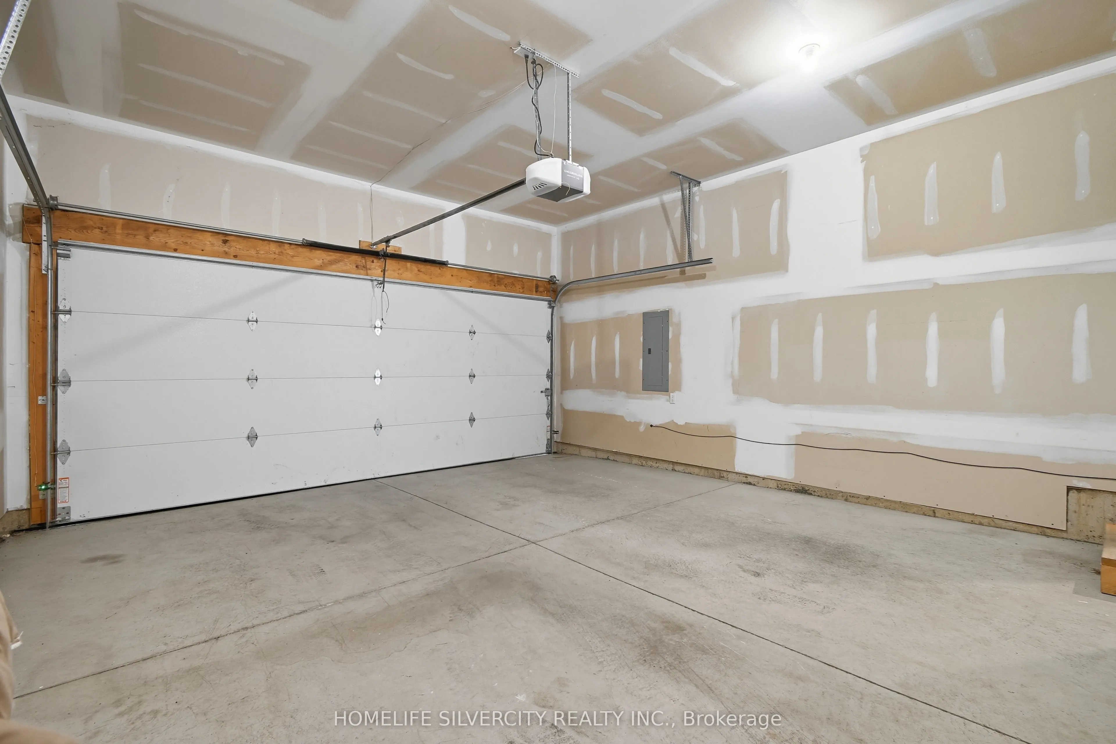 3543 Hallee Crescent