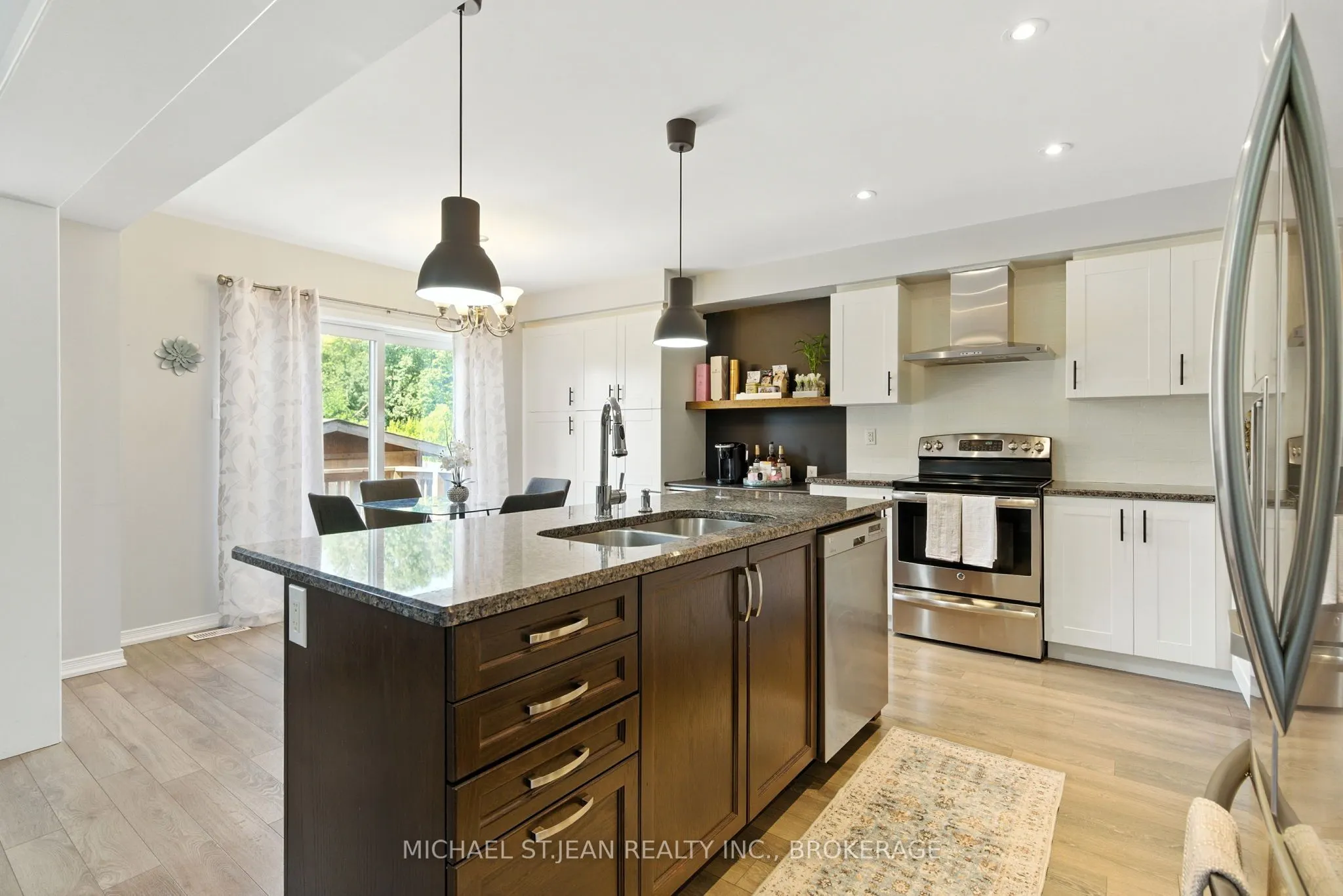 8769 Dogwood Crescent