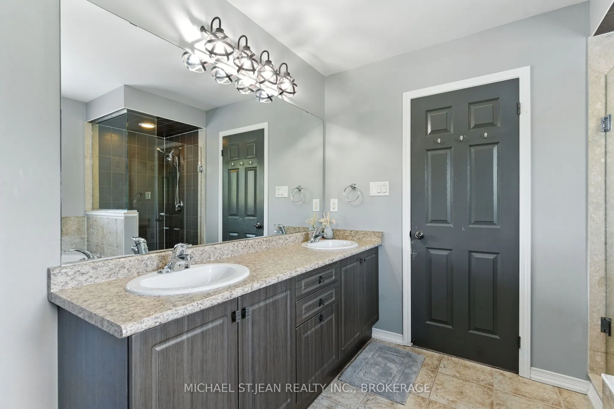 8769 Dogwood Crescent