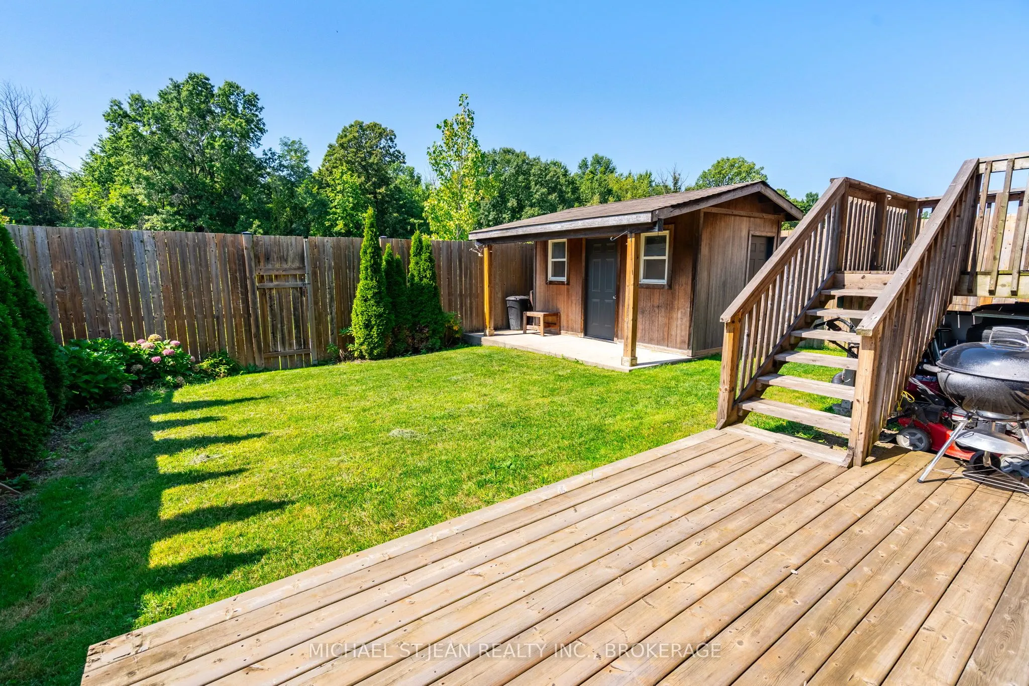 8769 Dogwood Crescent