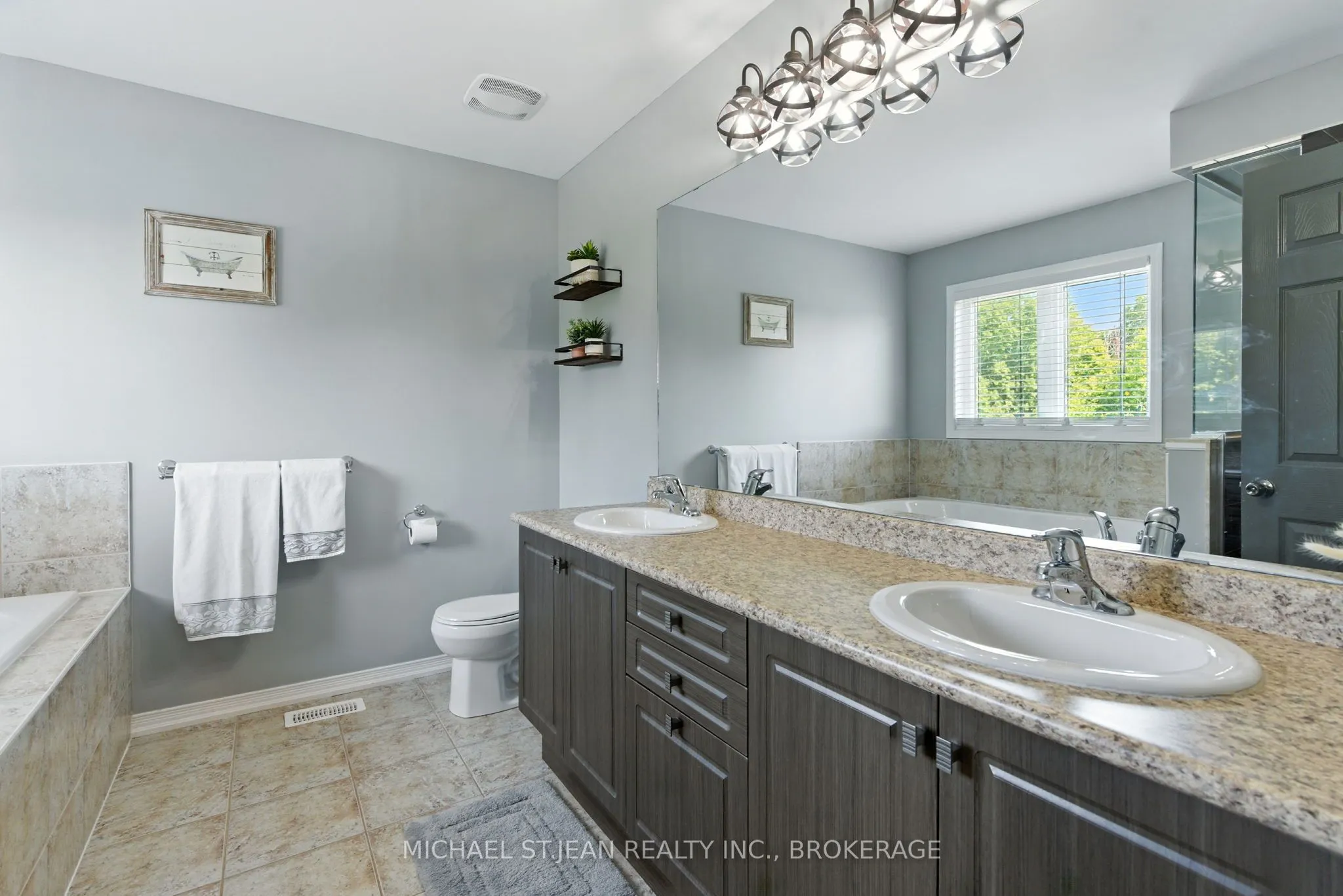 8769 Dogwood Crescent