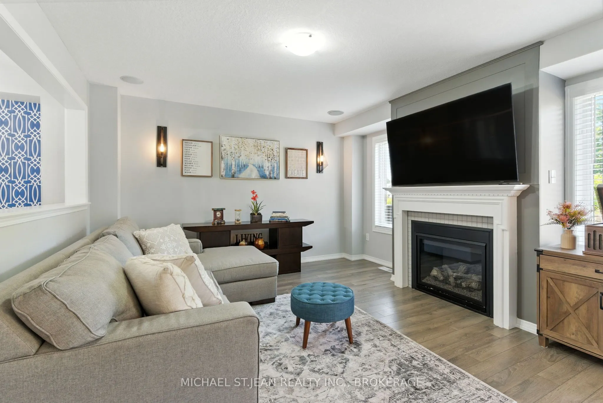 8769 Dogwood Crescent