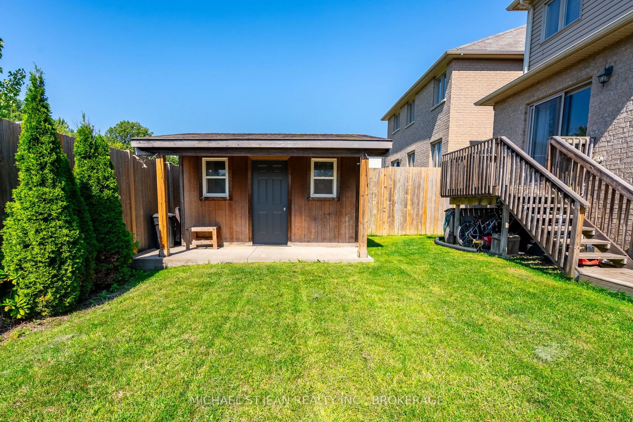 8769 Dogwood Crescent